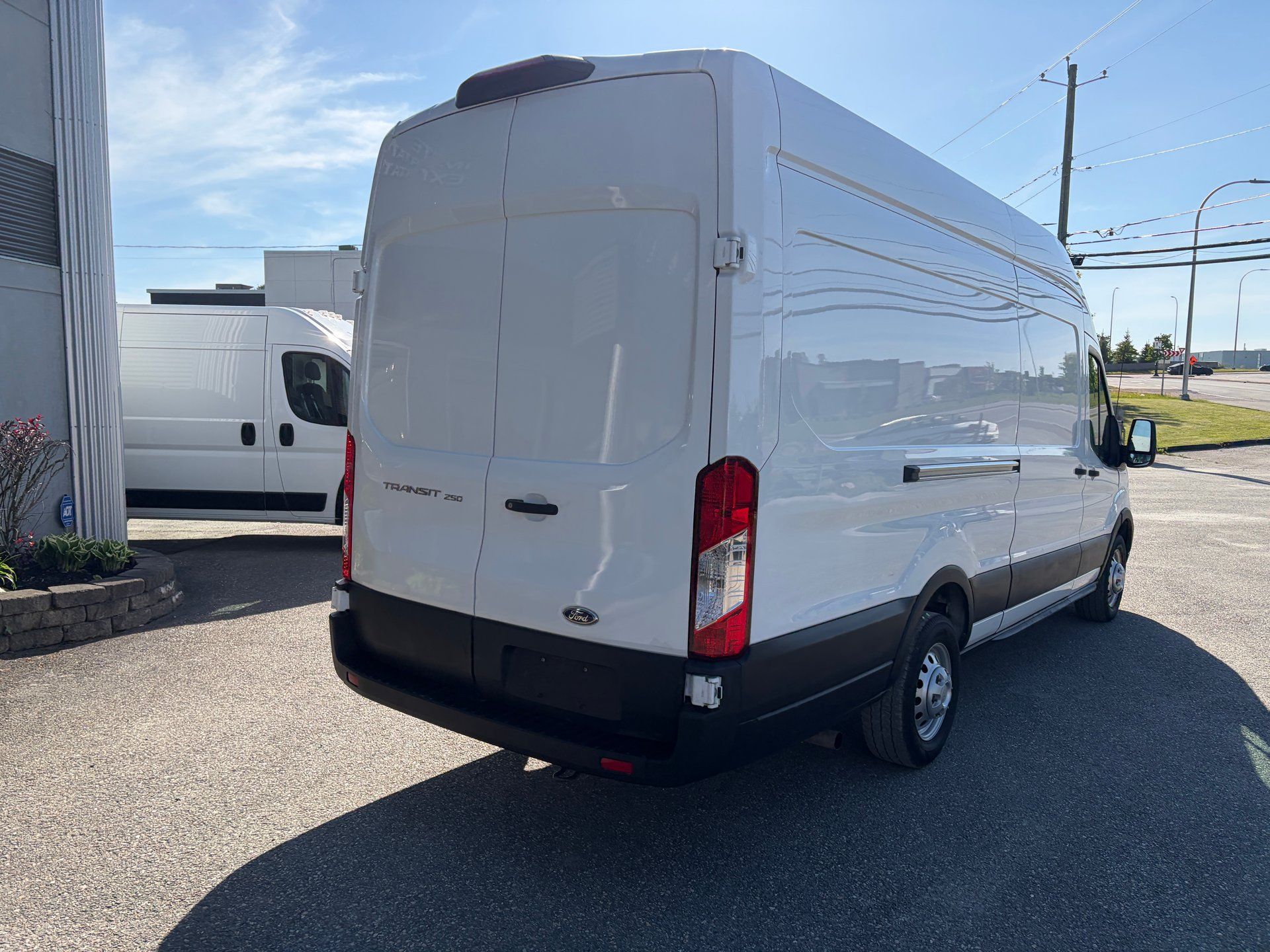 Ford Transit-250 Cargo Van 2023 - Image 5