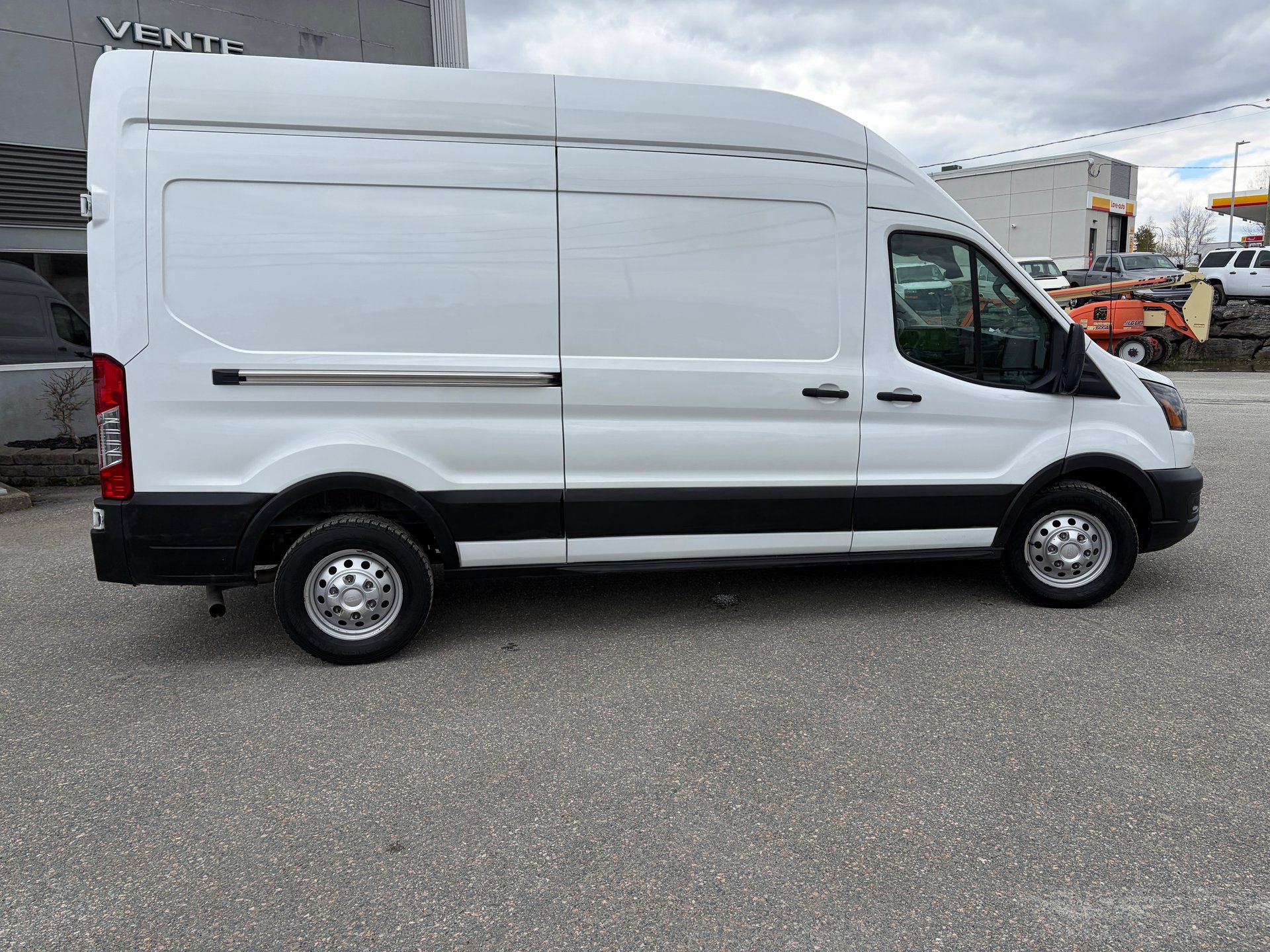 Ford Transit-250 Cargo Van 2023 - Image 6