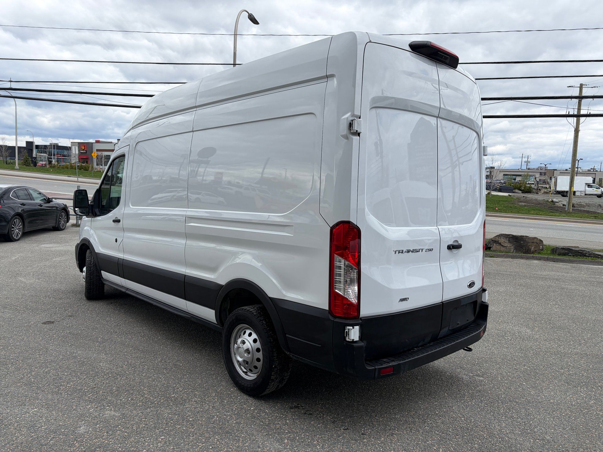 Ford Transit-250 Cargo Van 2023 - Image 3
