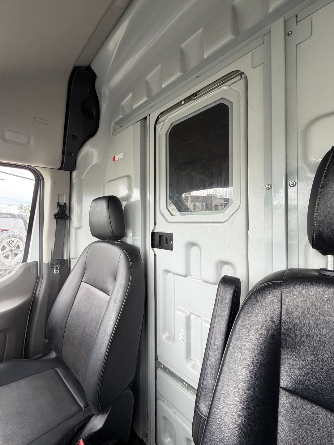 Ford Transit-250 Cargo Van 2023 - Image 11