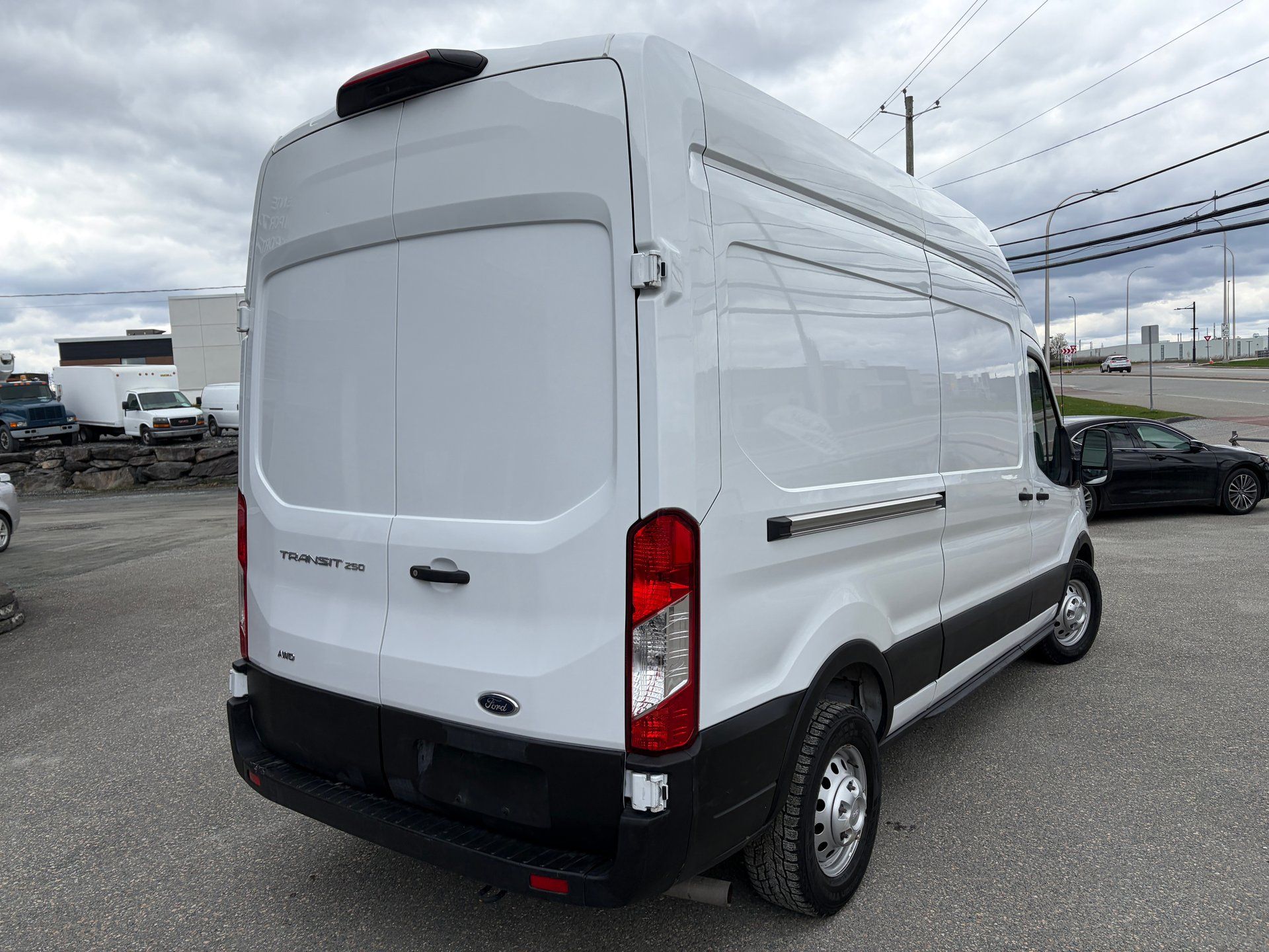 Ford Transit-250 Cargo Van 2023 - Image 5