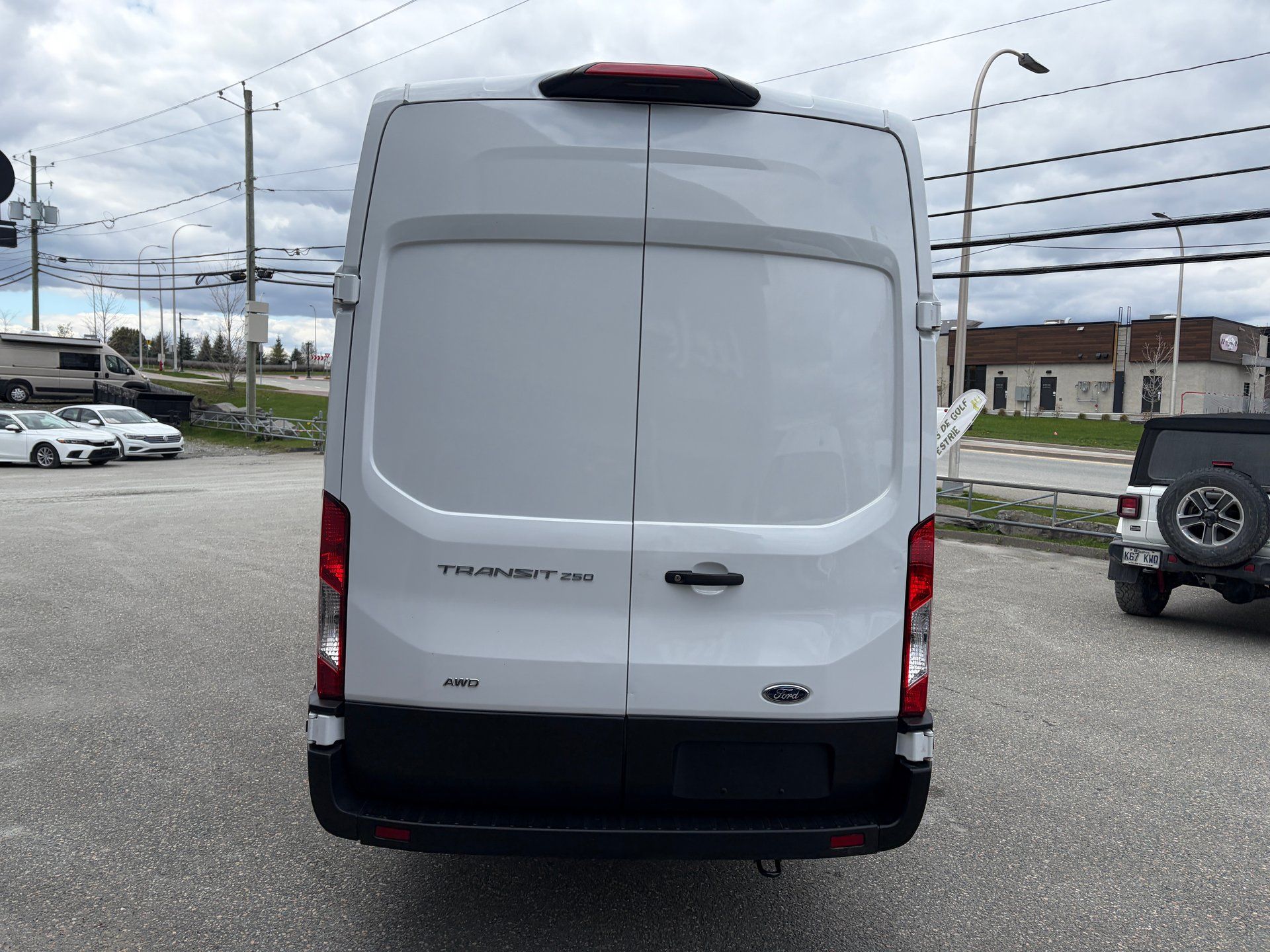 Ford Transit-250 Cargo Van 2023 - Image 4