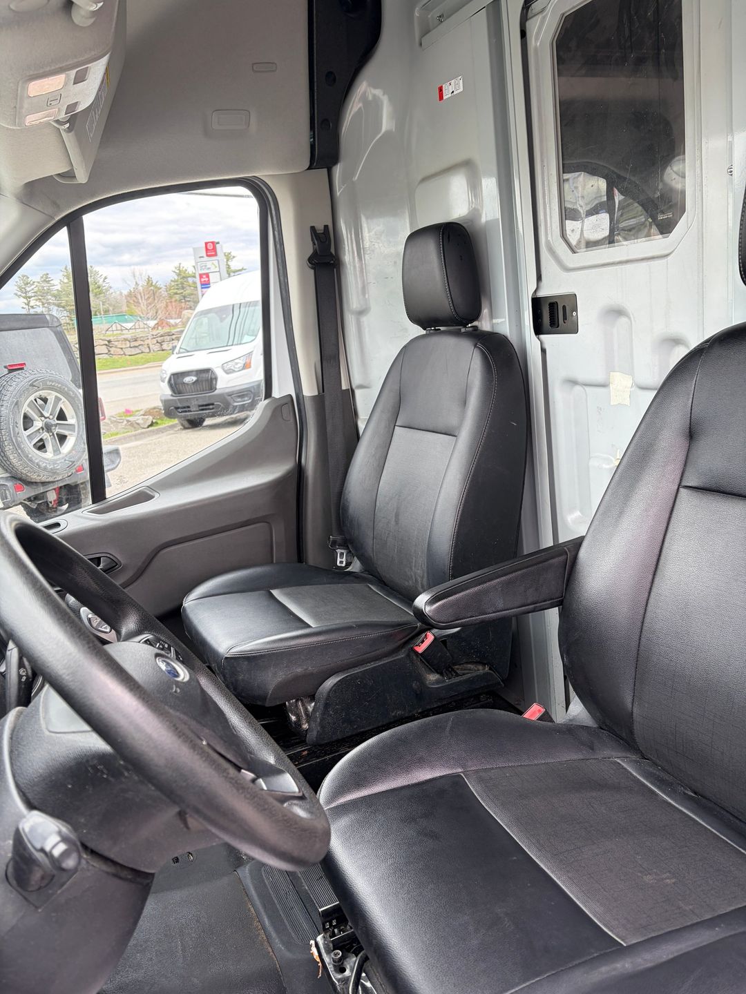 Ford Transit-250 Cargo Van 2023 - Image 9