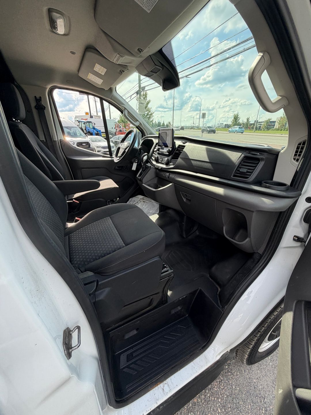 Ford Transit-150 Cargo Van 2020 - Image 10