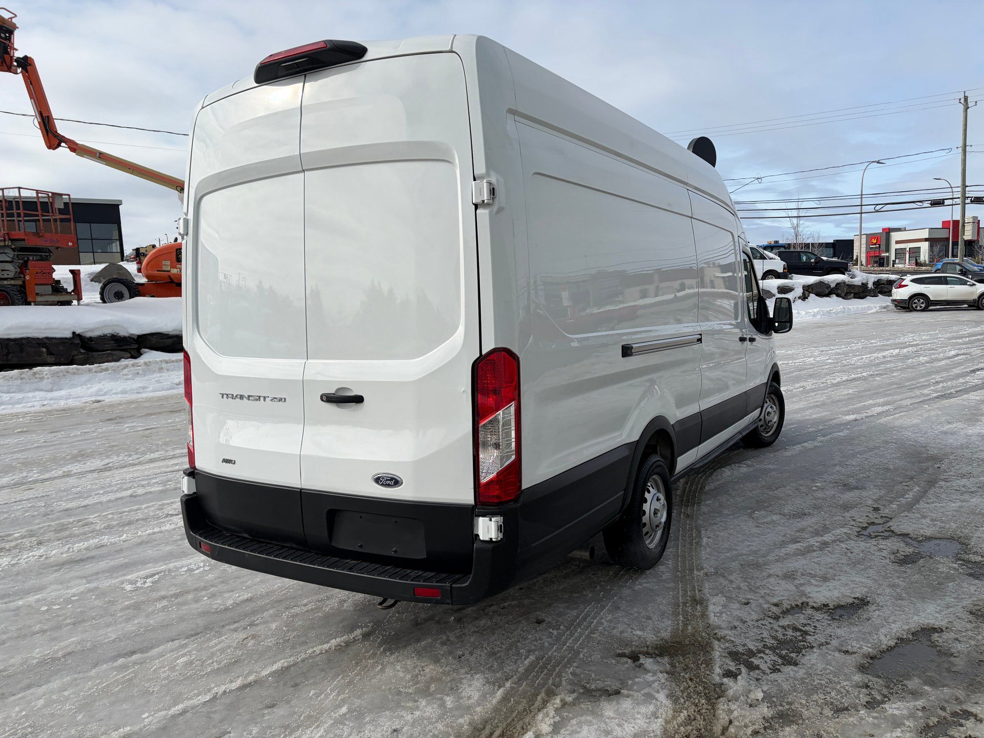 Ford Transit-250 Cargo Van 2022 - Image 8