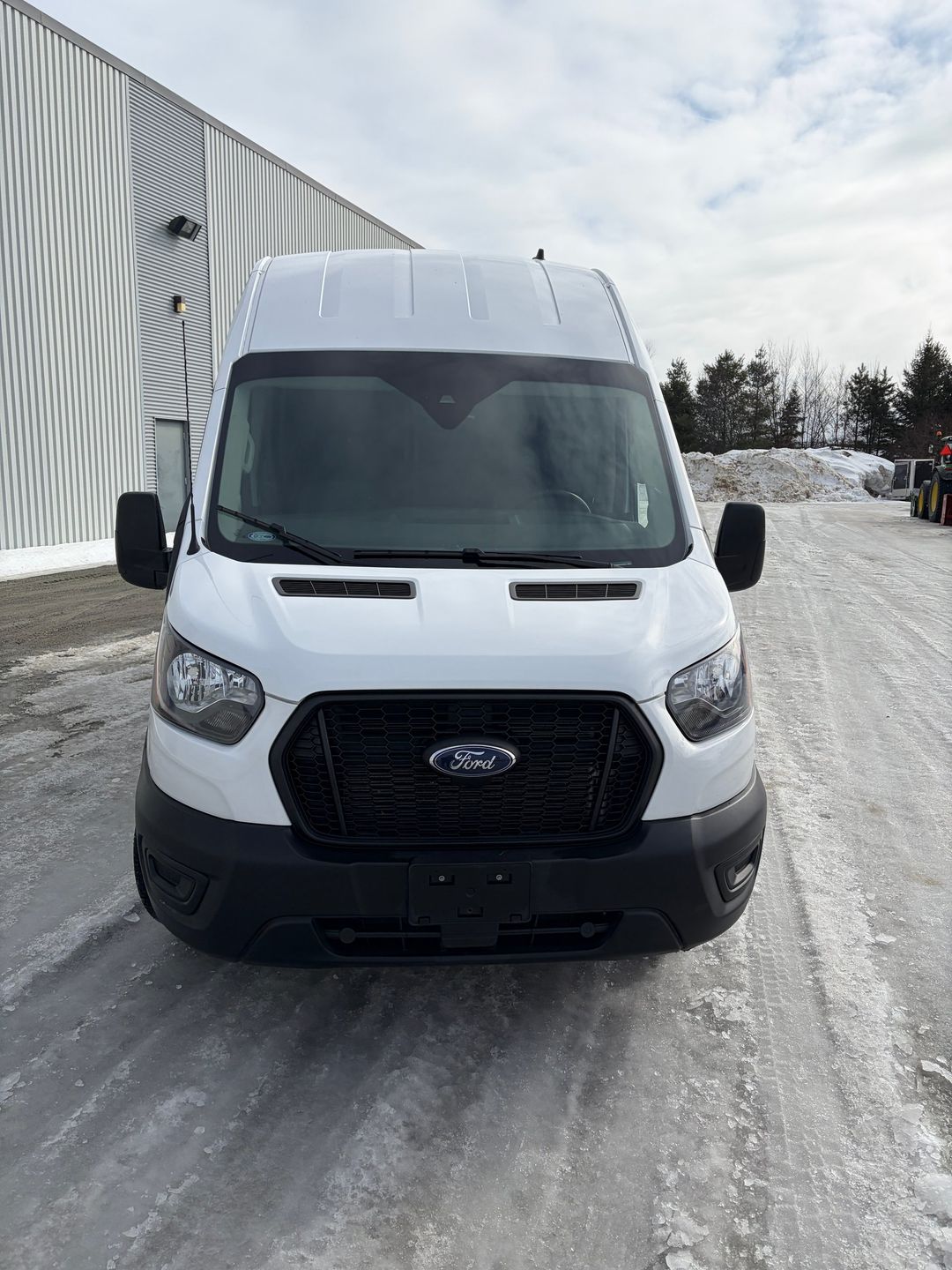 Ford Transit-250 Cargo Van 2022 - Image 11