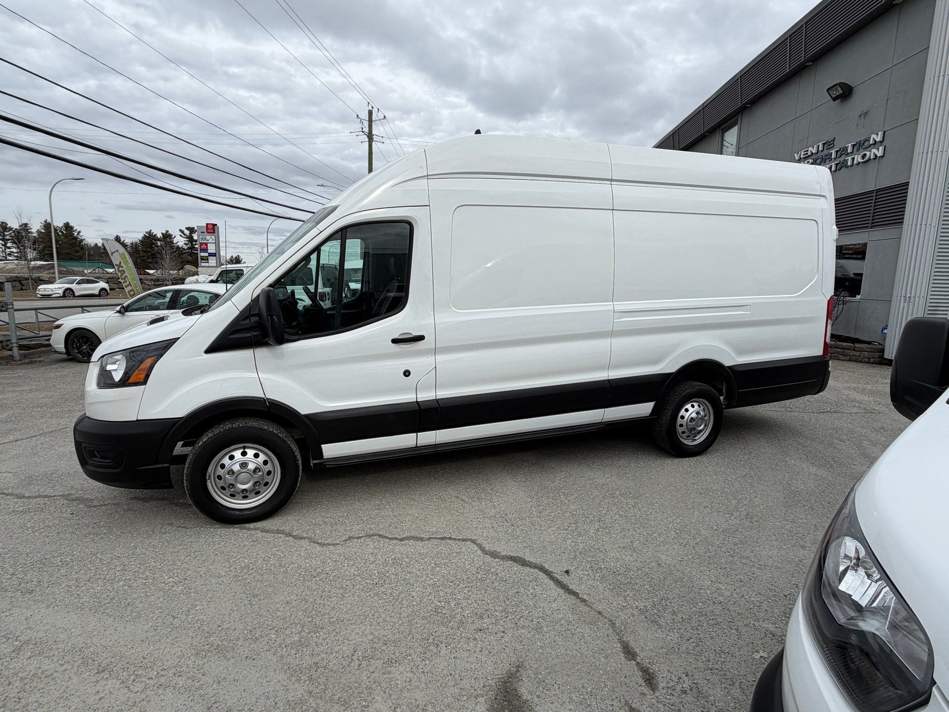 Ford Transit-250 Cargo Van 2022 - Image 2