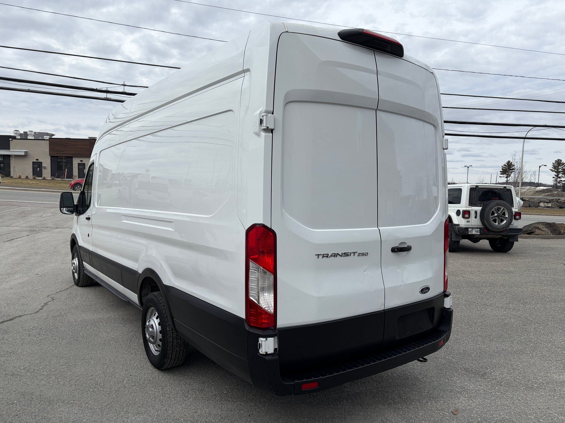 Ford Transit-250 Cargo Van 2022 - Image 3