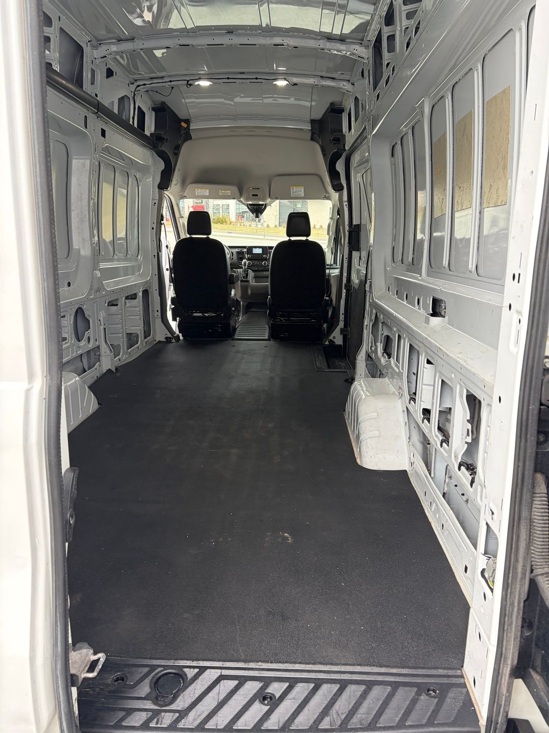 Ford Transit-250 Cargo Van 2022 - Image 10
