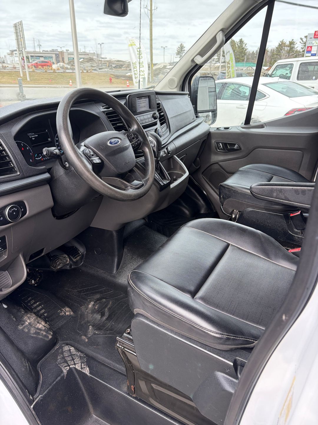 Ford Transit-250 Cargo Van 2022 - Image 11