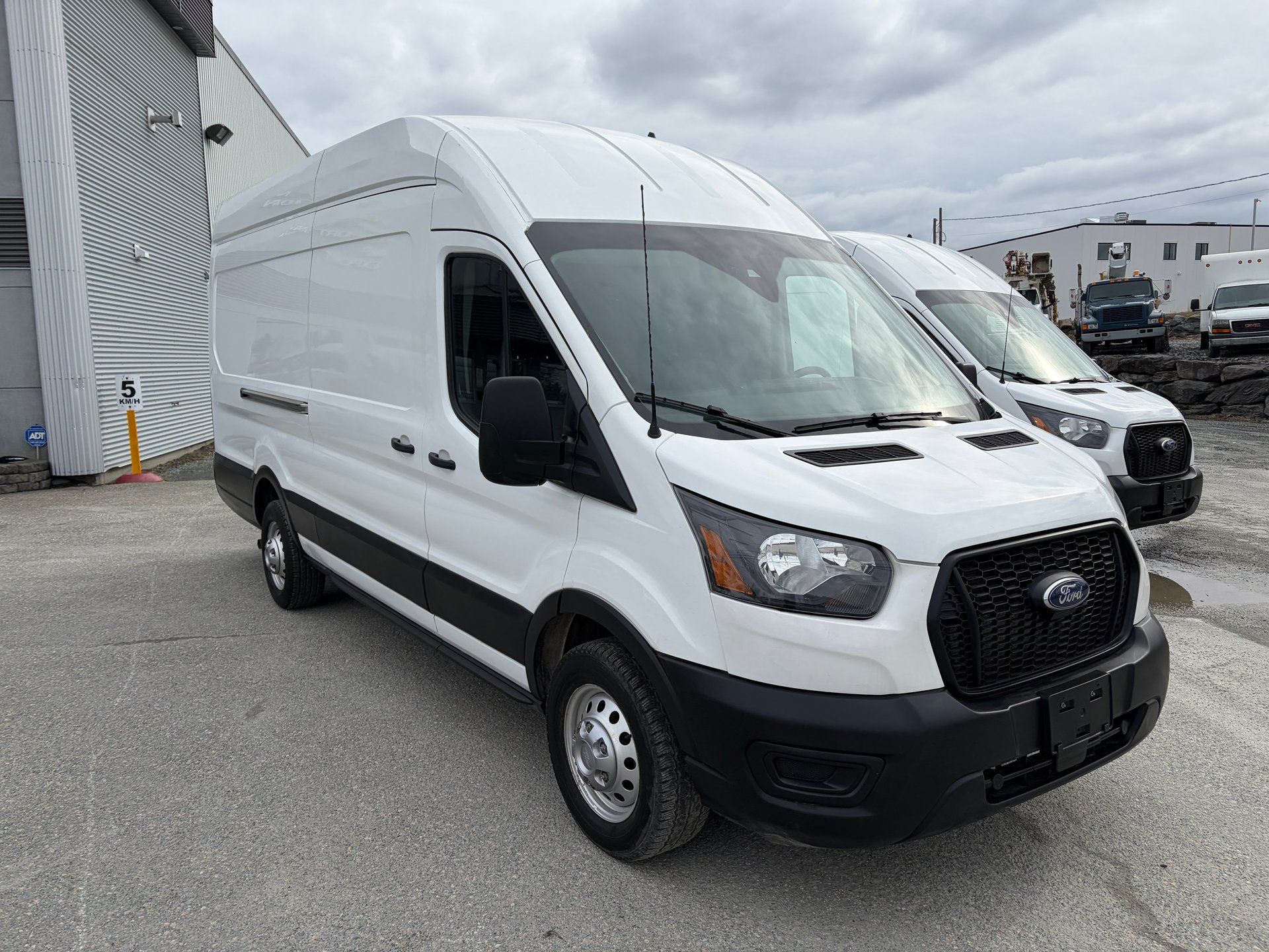 Ford Transit-250 Cargo Van 2022 - Image 7