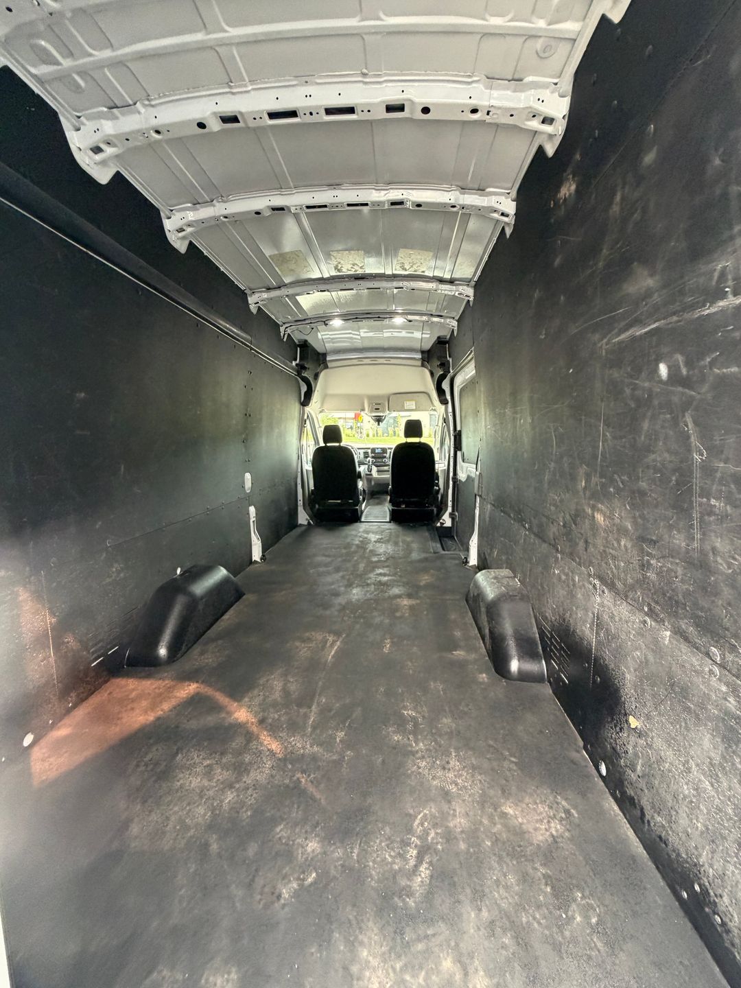 Ford Transit-250 Cargo Van 2023 - Image 14