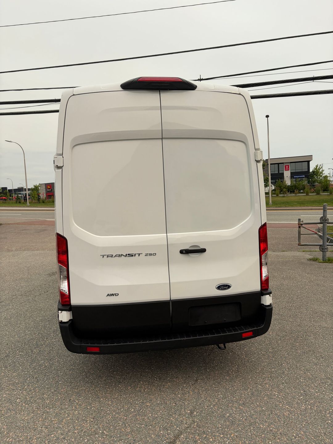 Ford Transit-250 Cargo Van 2023 - Image 4