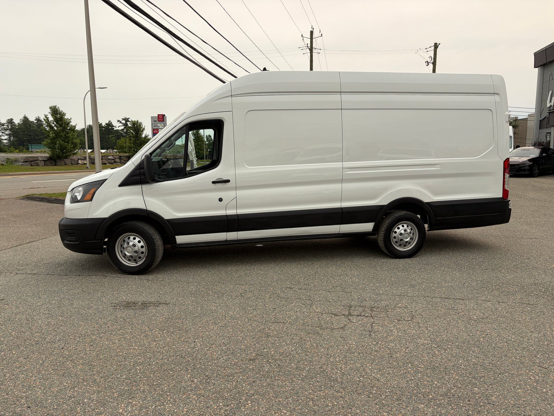 Ford Transit-250 Cargo Van 2023 - Image 2