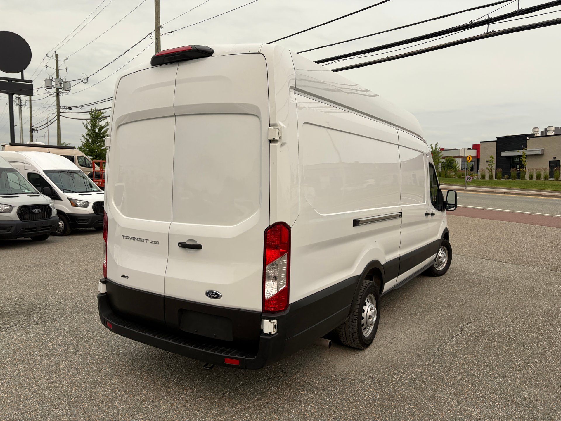 Ford Transit-250 Cargo Van 2023 - Image 5