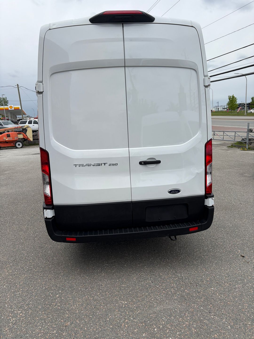 Ford Transit Van 2023 - Image 4