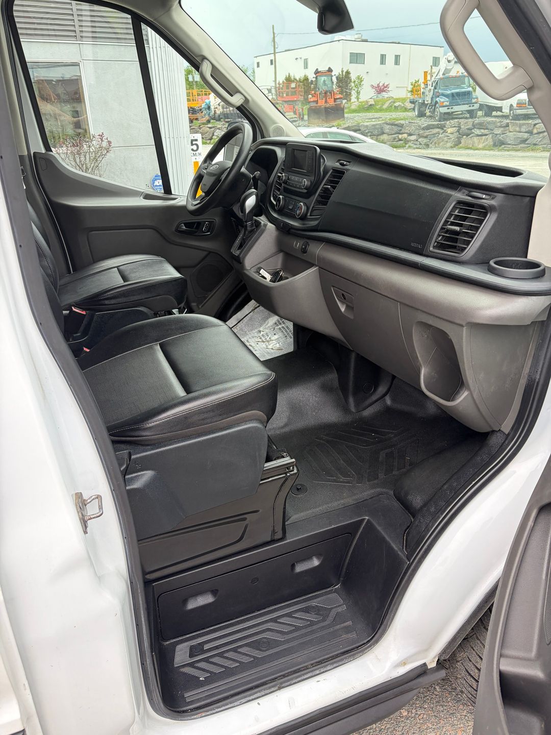 Ford Transit Van 2023 - Image 10