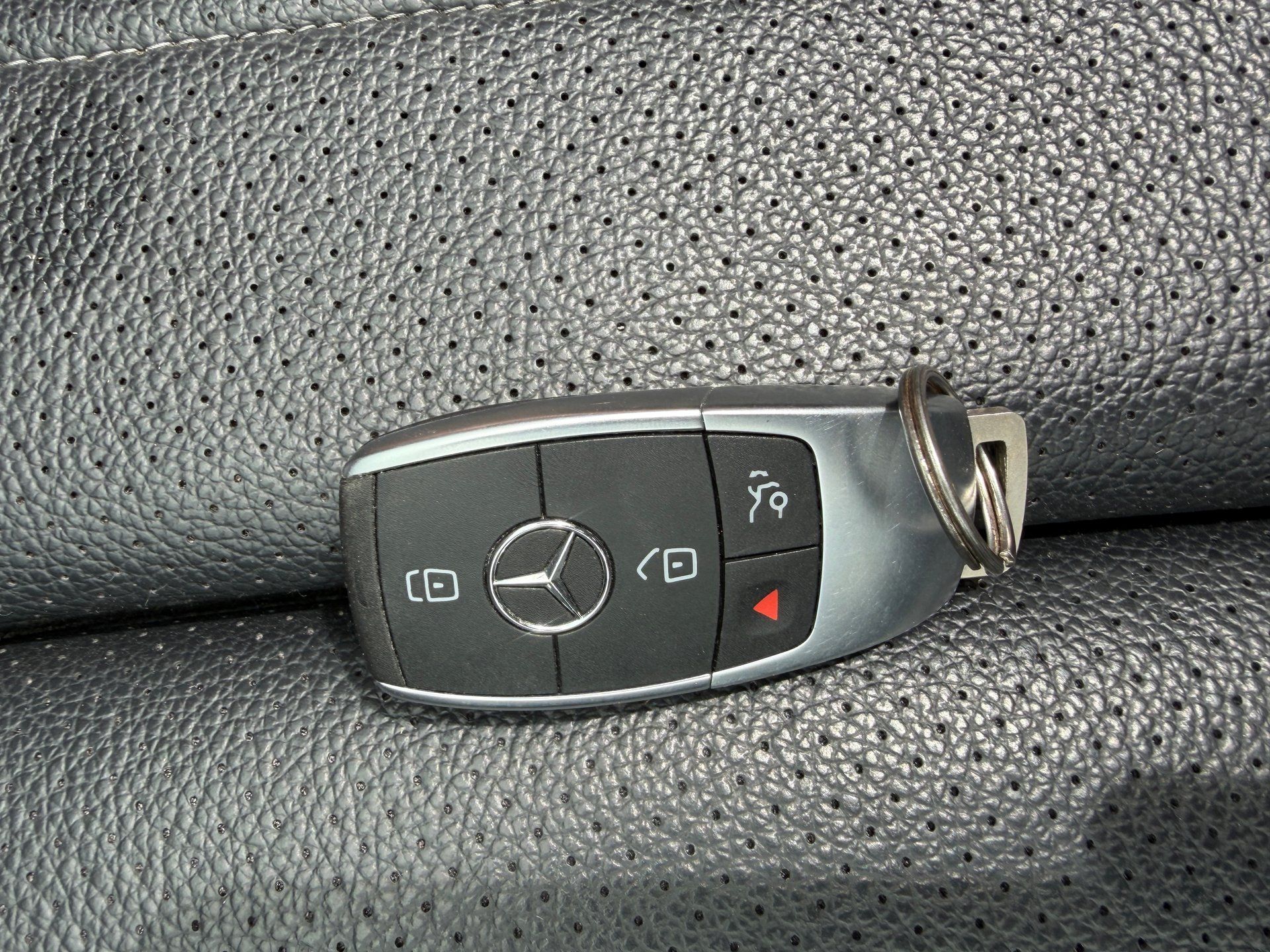 Mercedes-Benz C 300 2020 - Image 13