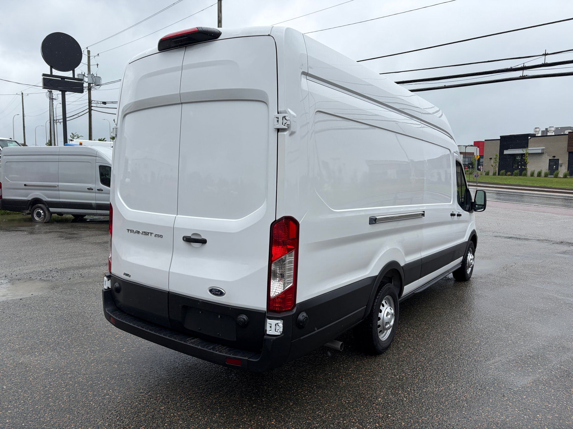 Ford Transit-250 Cargo Van 2025 - Image 5