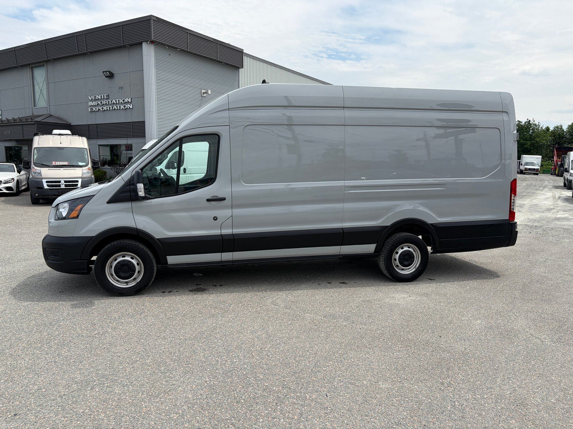 Ford Transit-350 Cargo Van 2023 - Image 2