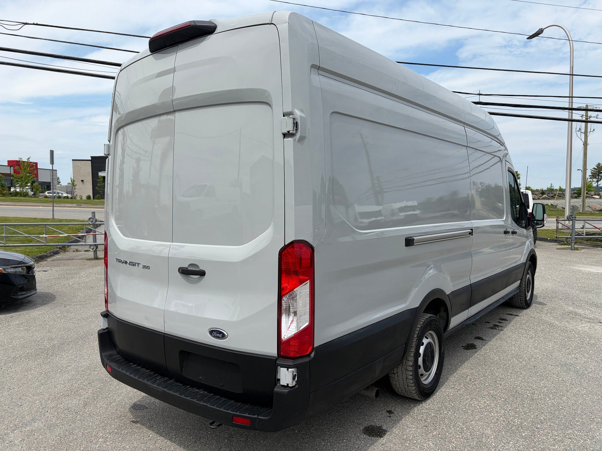 Ford Transit-350 Cargo Van 2023 - Image 5