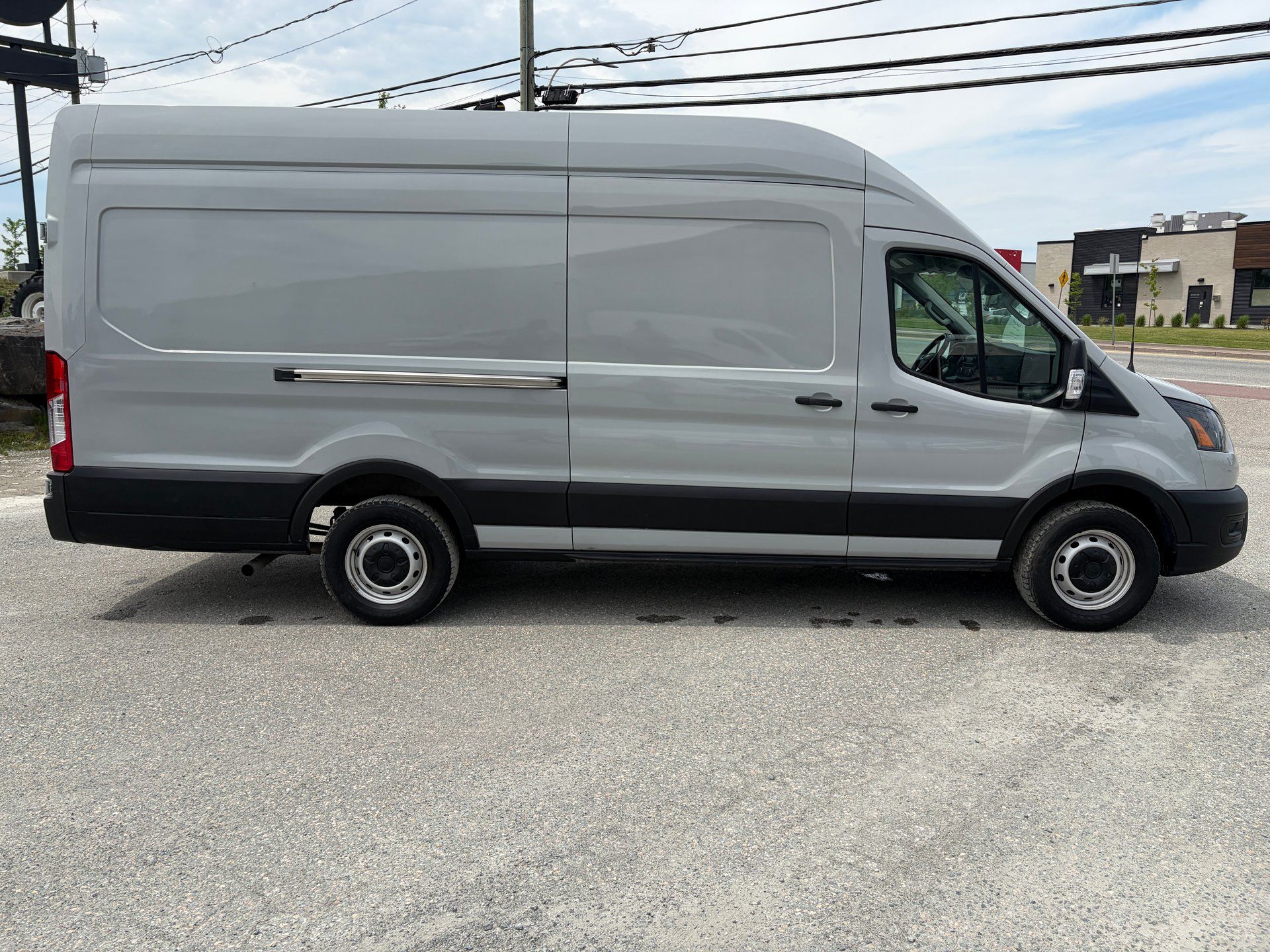 Ford Transit-350 Cargo Van 2023 - Image 9