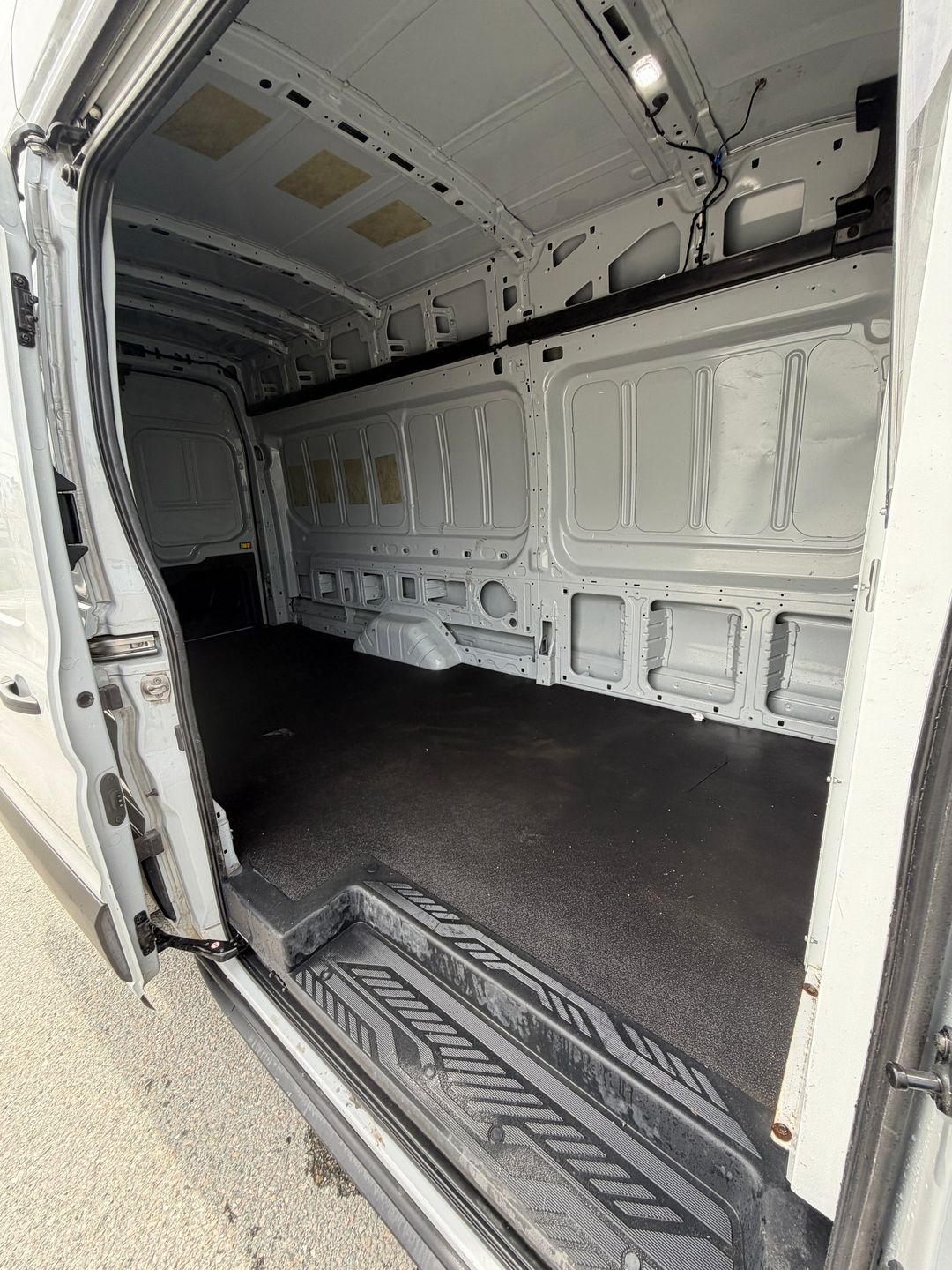Ford Transit-350 Cargo Van 2023 - Image 6