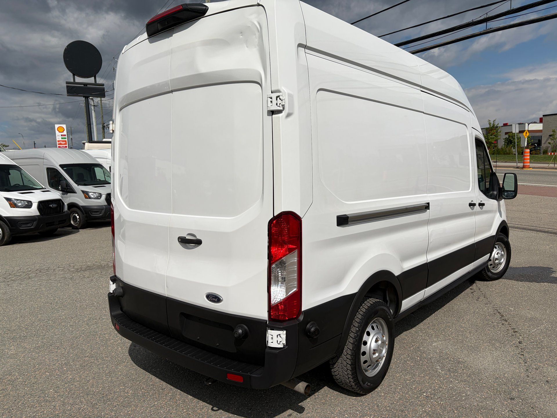 Ford Transit-250 Cargo Van 2024 - Image 6