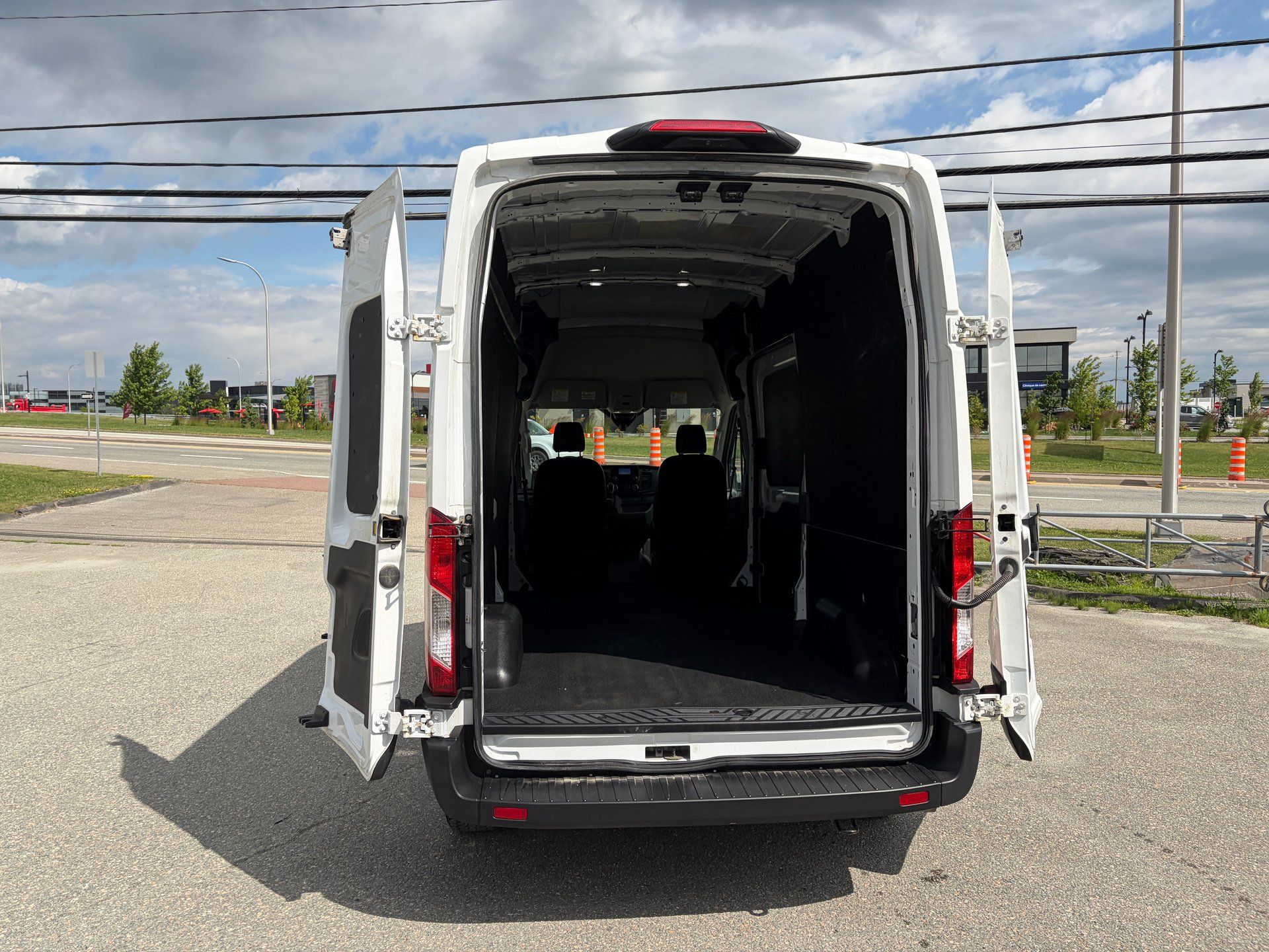 Ford Transit-250 Cargo Van 2024 - Image 11