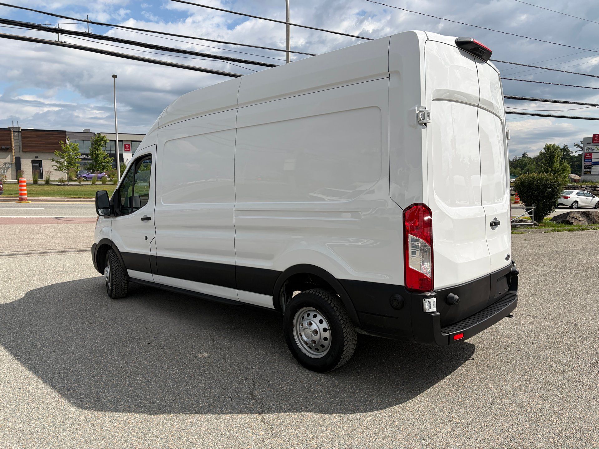 Ford Transit-250 Cargo Van 2024 - Image 3