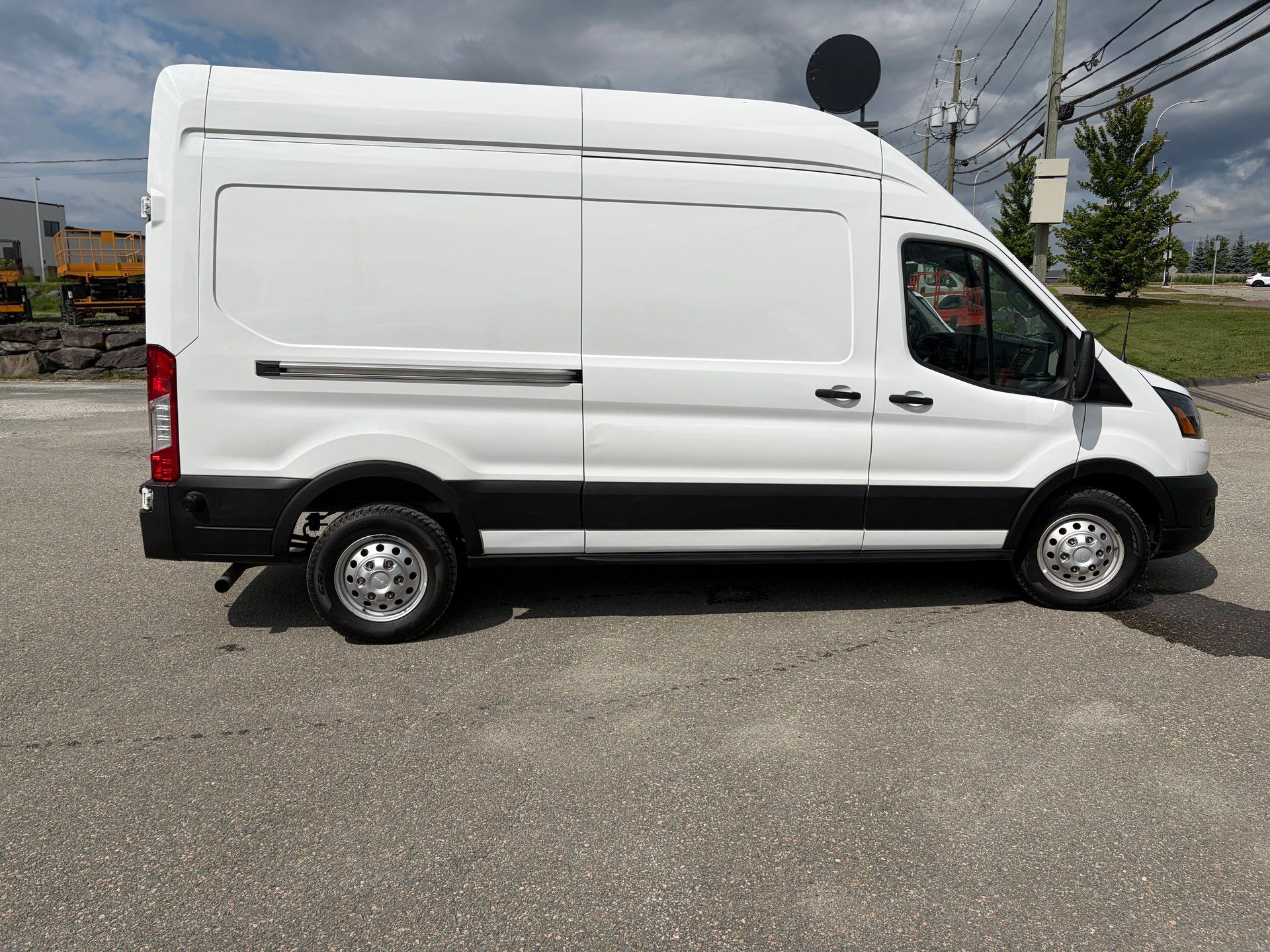 Ford Transit-250 Cargo Van 2024 - Image 5