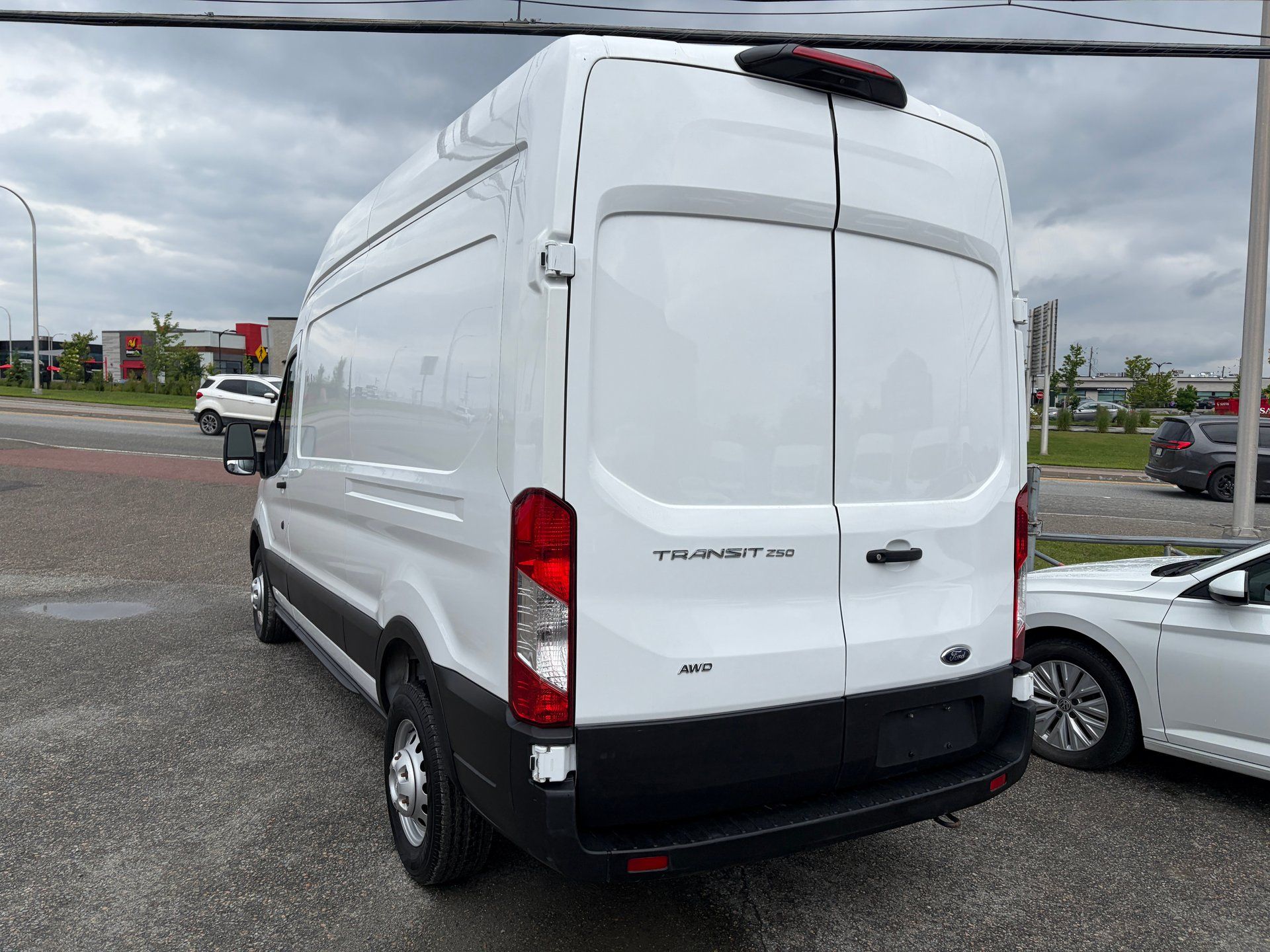 Ford Transit-250 Cargo Van 2022 - Image 3