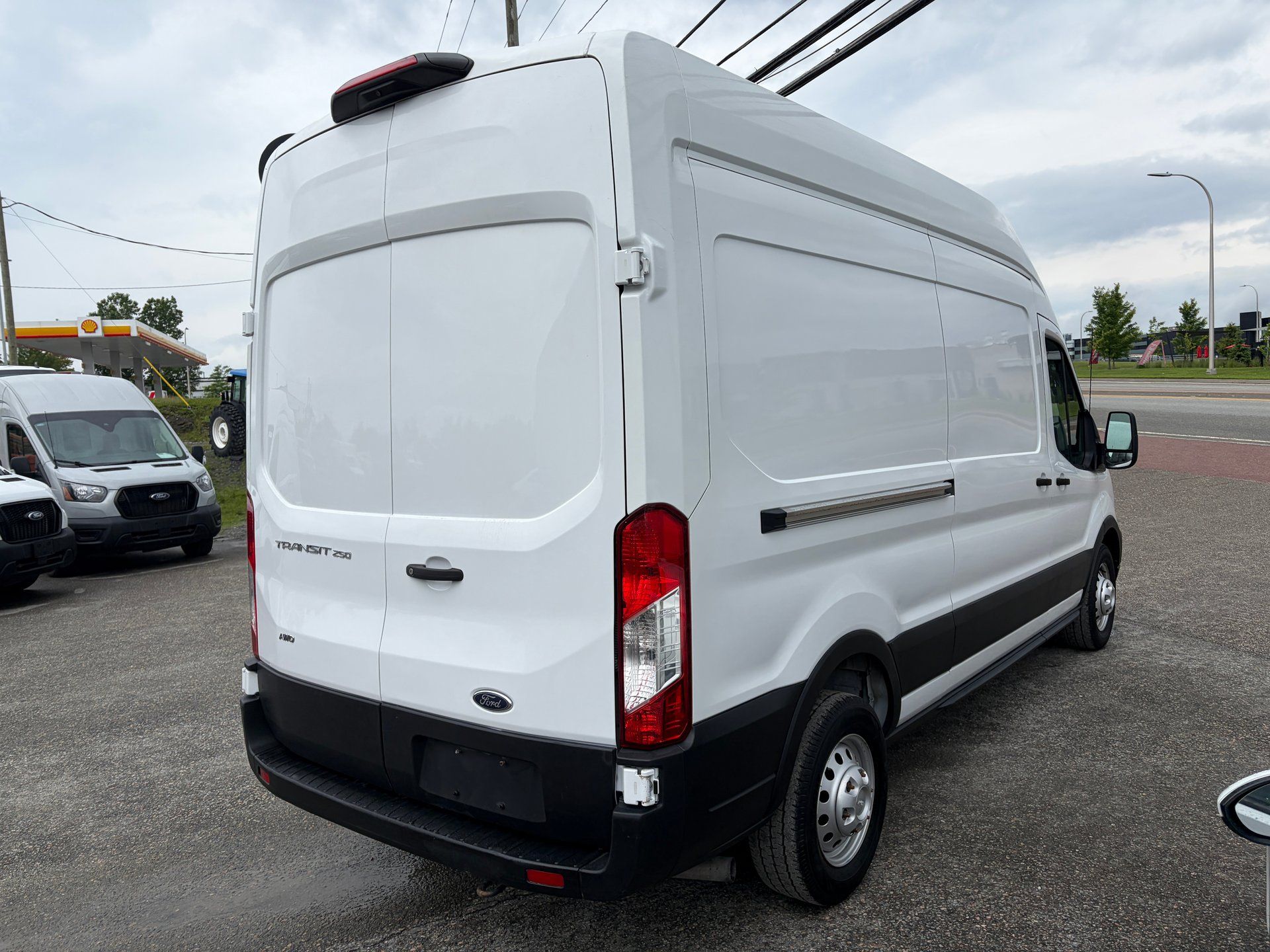 Ford Transit-250 Cargo Van 2022 - Image 5