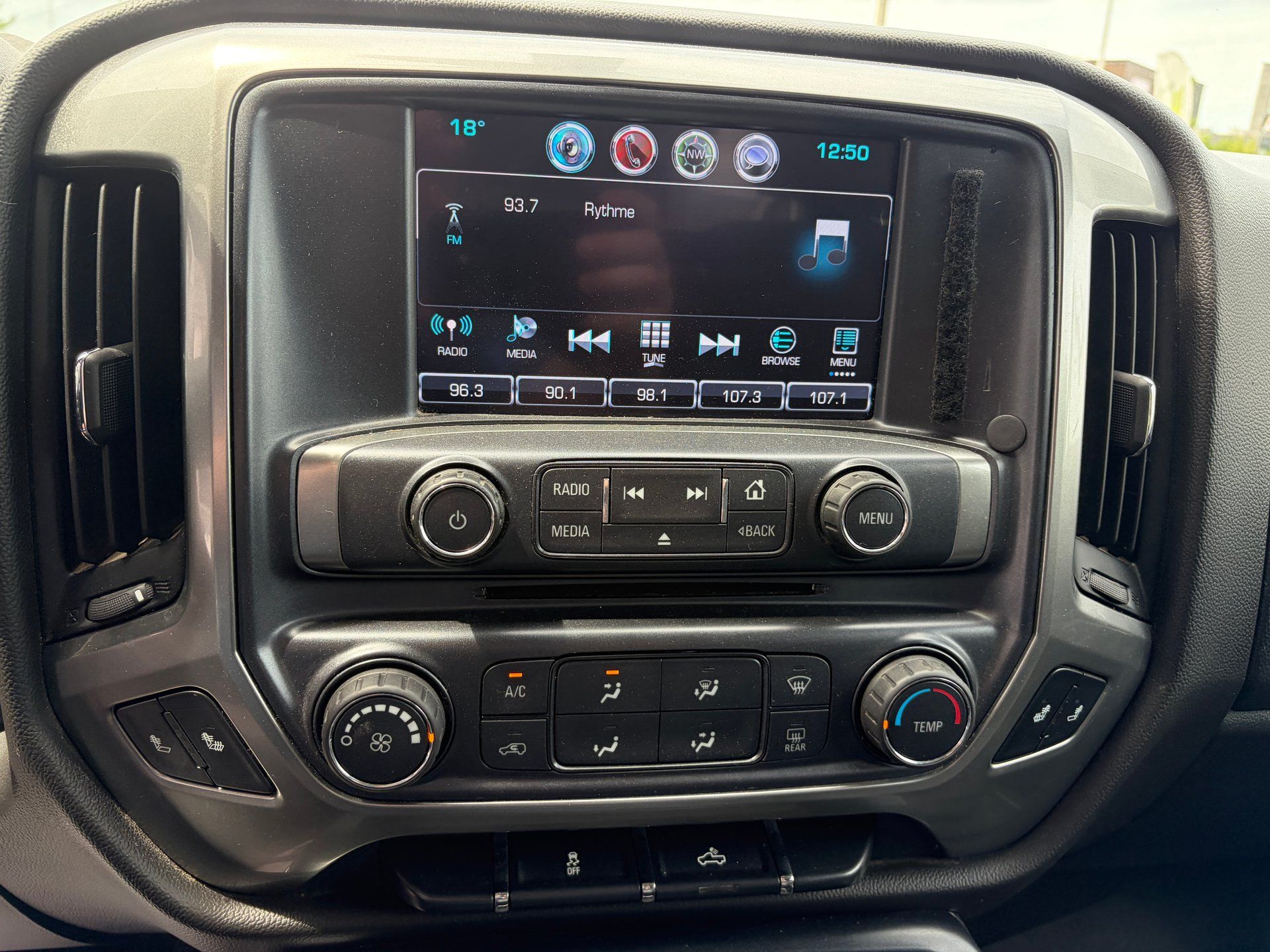 Chevrolet Silverado 1500 2018 - Image 13