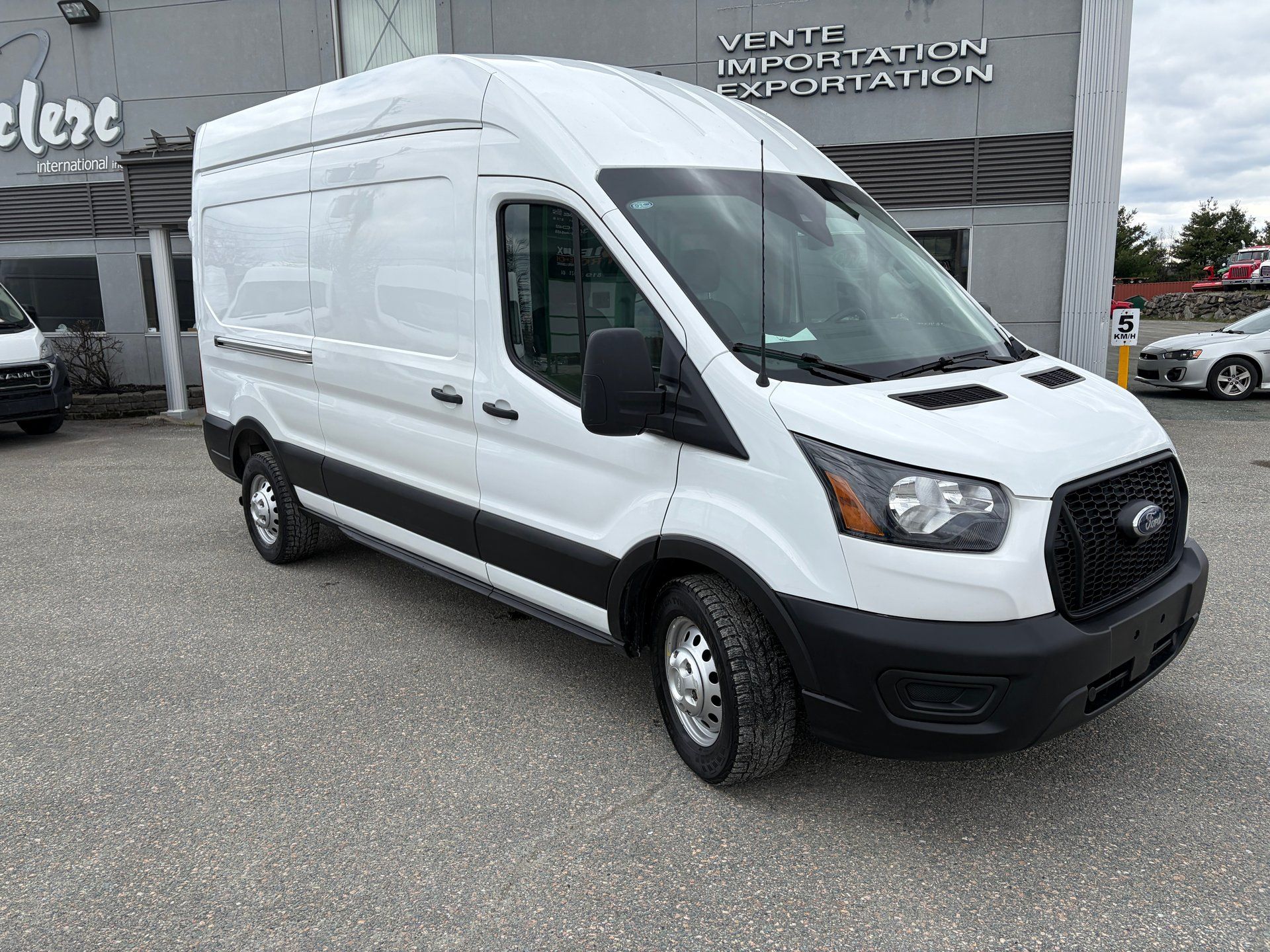Ford Transit-250 Cargo Van 2023 - Thumbnail 7