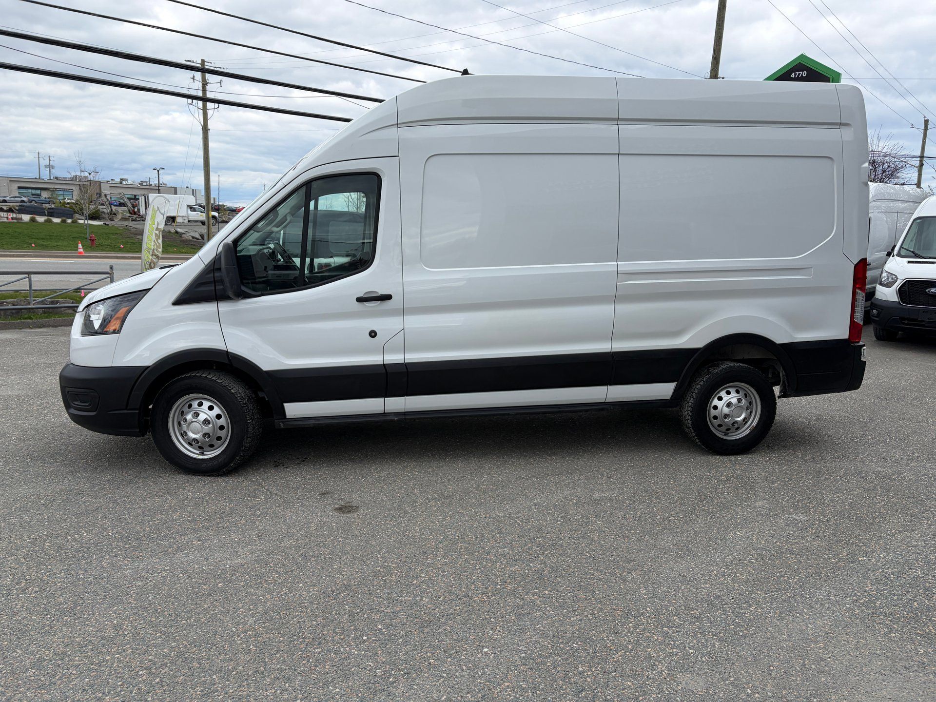 Ford Transit-250 Cargo Van 2023 - Thumbnail 2
