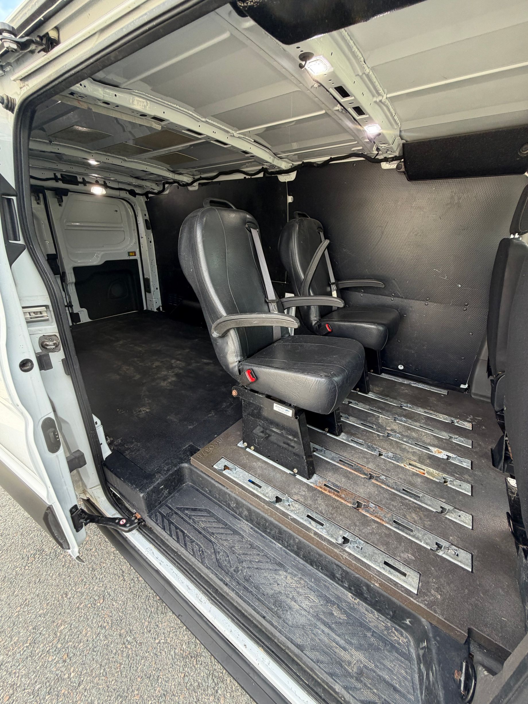Ford Transit-150 Cargo Van 2020 - Thumbnail 9