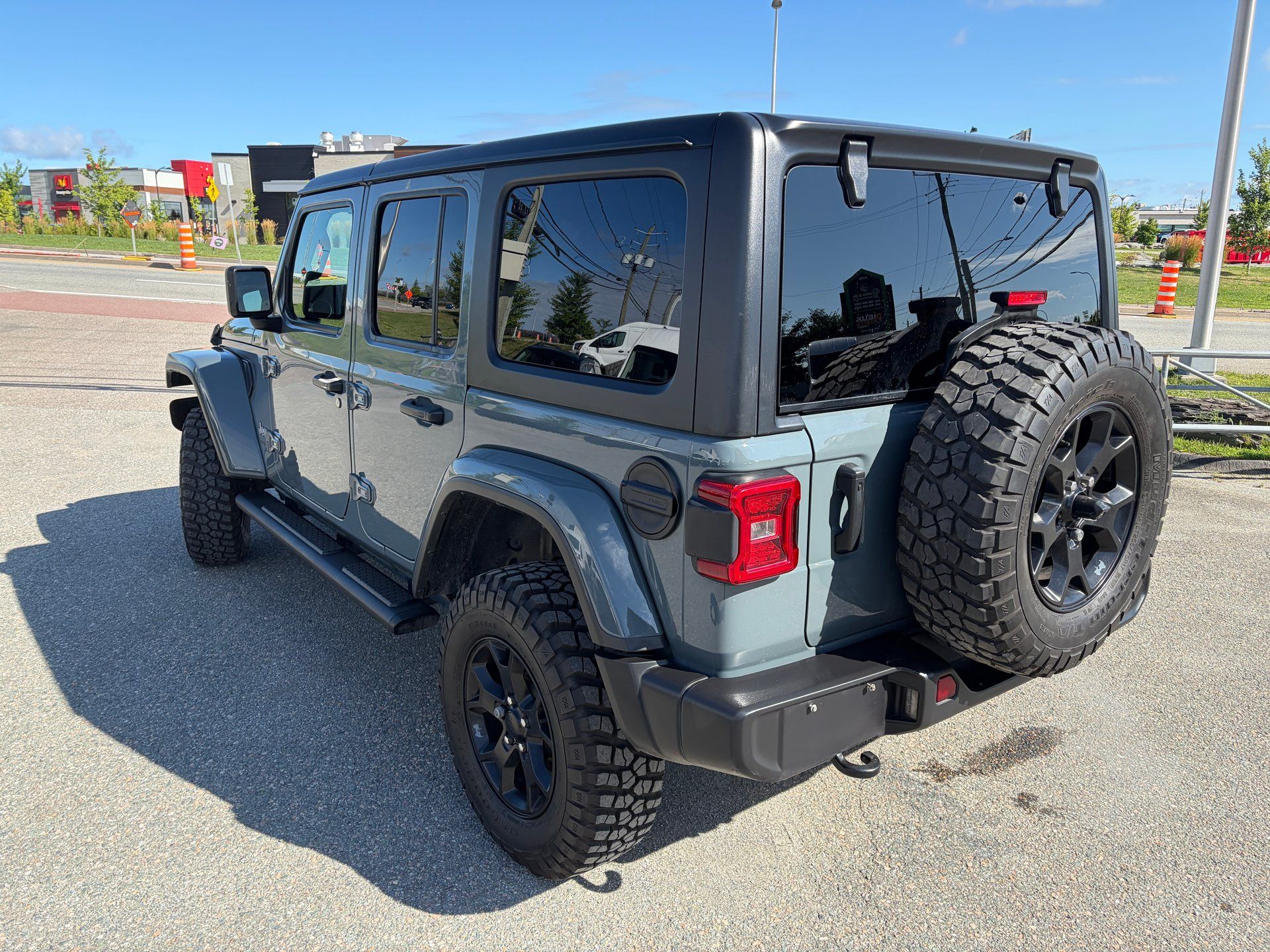Jeep Wrangler 2024 - Thumbnail 3