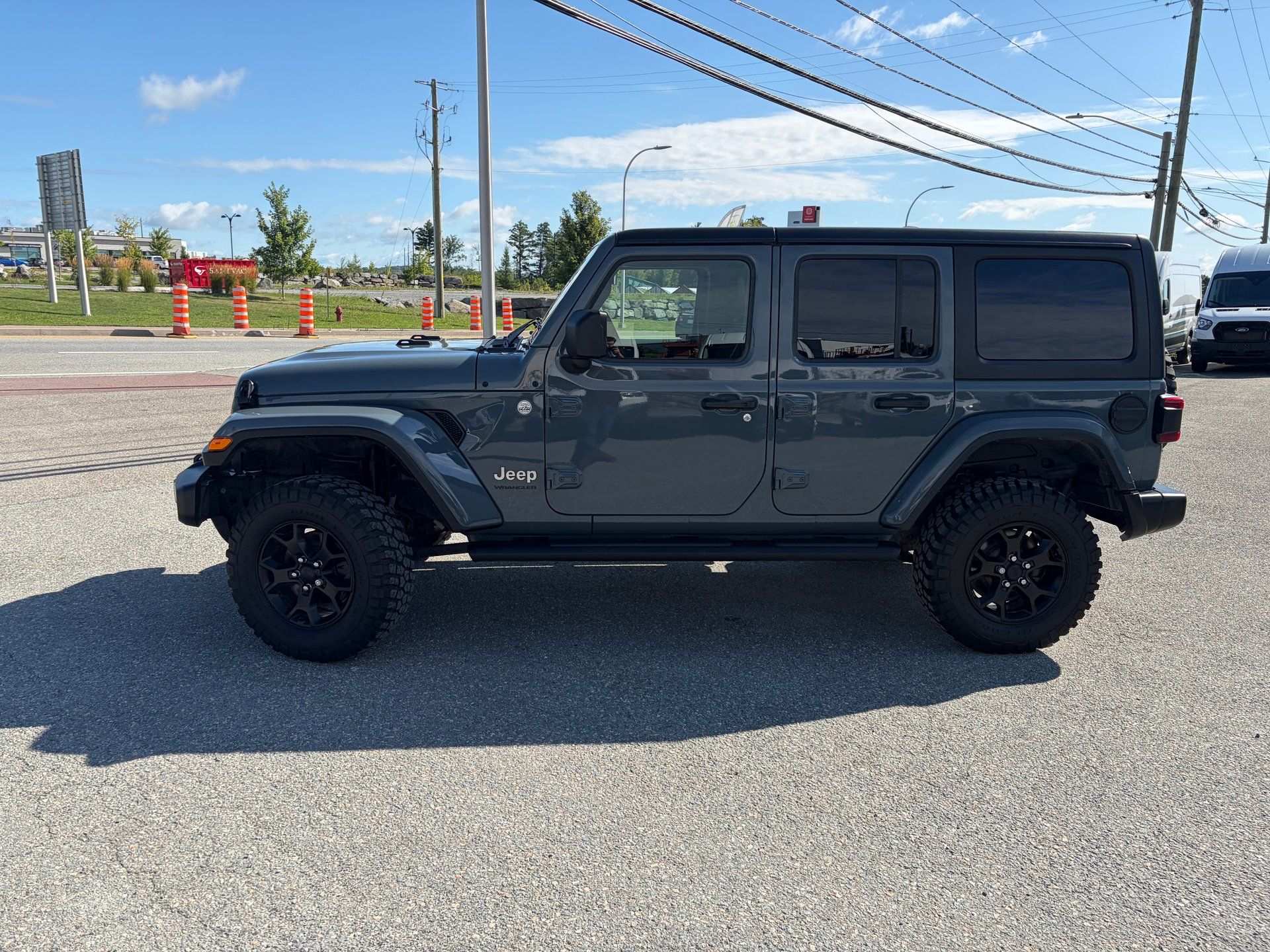 Jeep Wrangler 2024 - Thumbnail 2