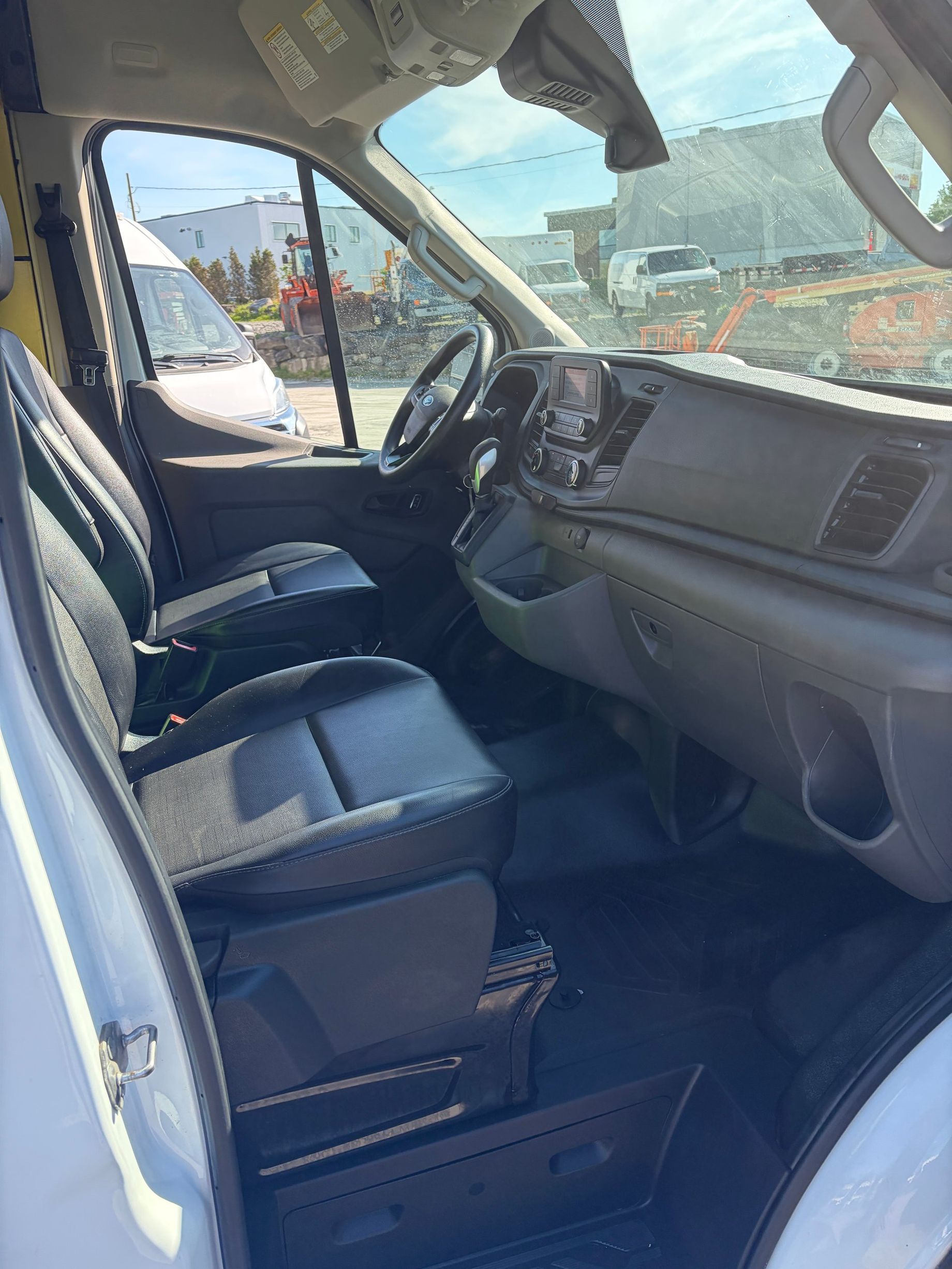 Ford Transit-250 Cargo Van 2023 - Thumbnail 8