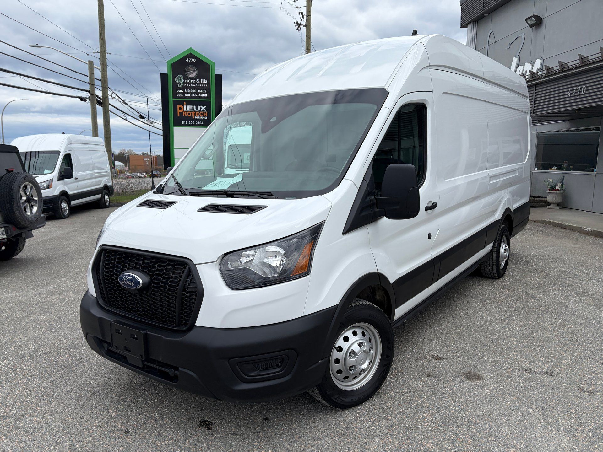 Ford Transit-250 Cargo Van 2023 - Thumbnail 1
