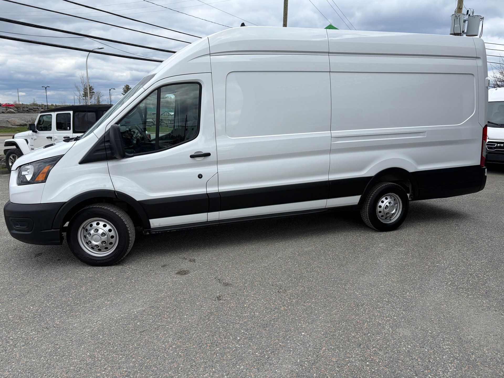 Ford Transit-250 Cargo Van 2023 - Thumbnail 2