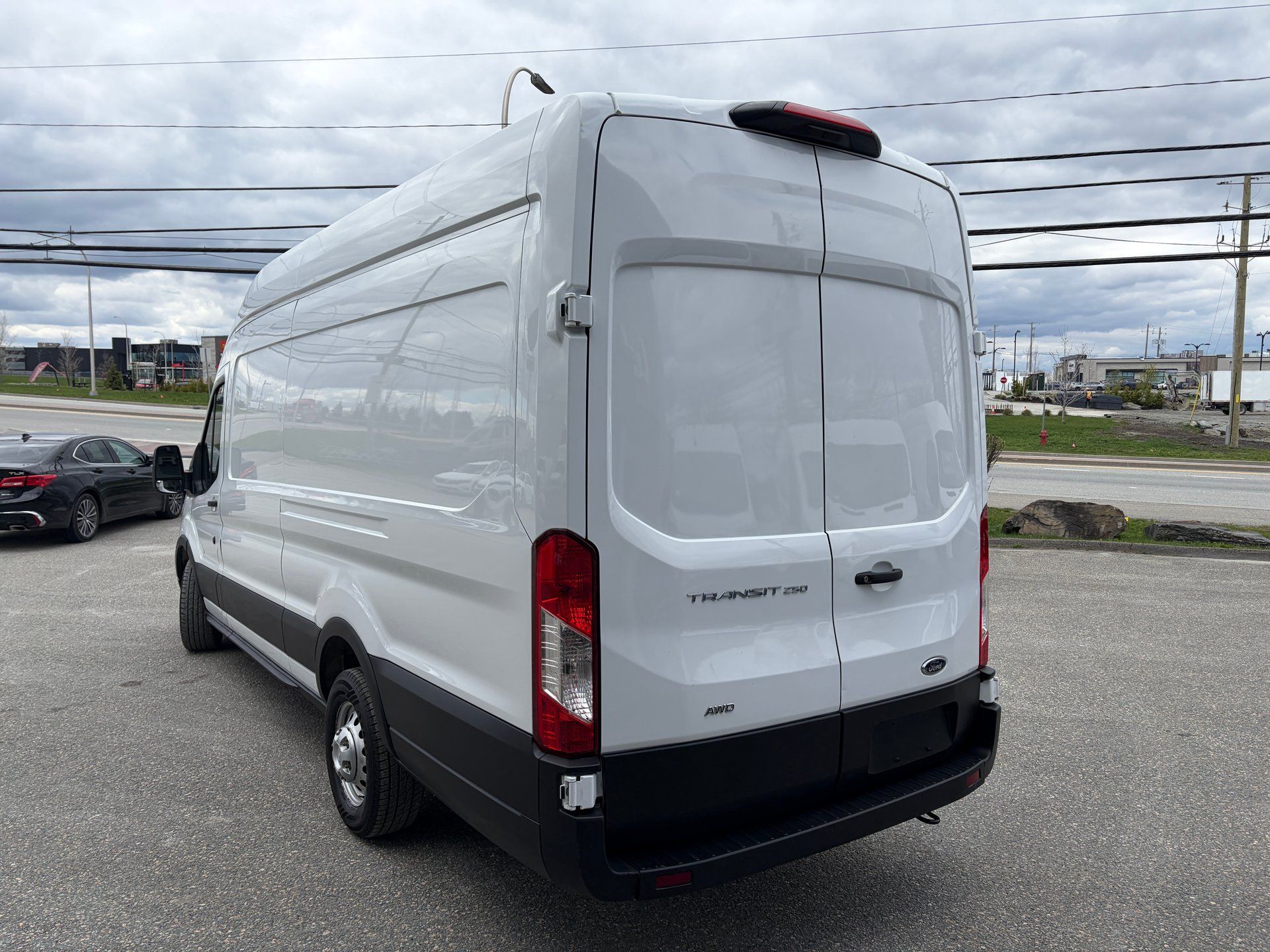 Ford Transit-250 Cargo Van 2023 - Thumbnail 3