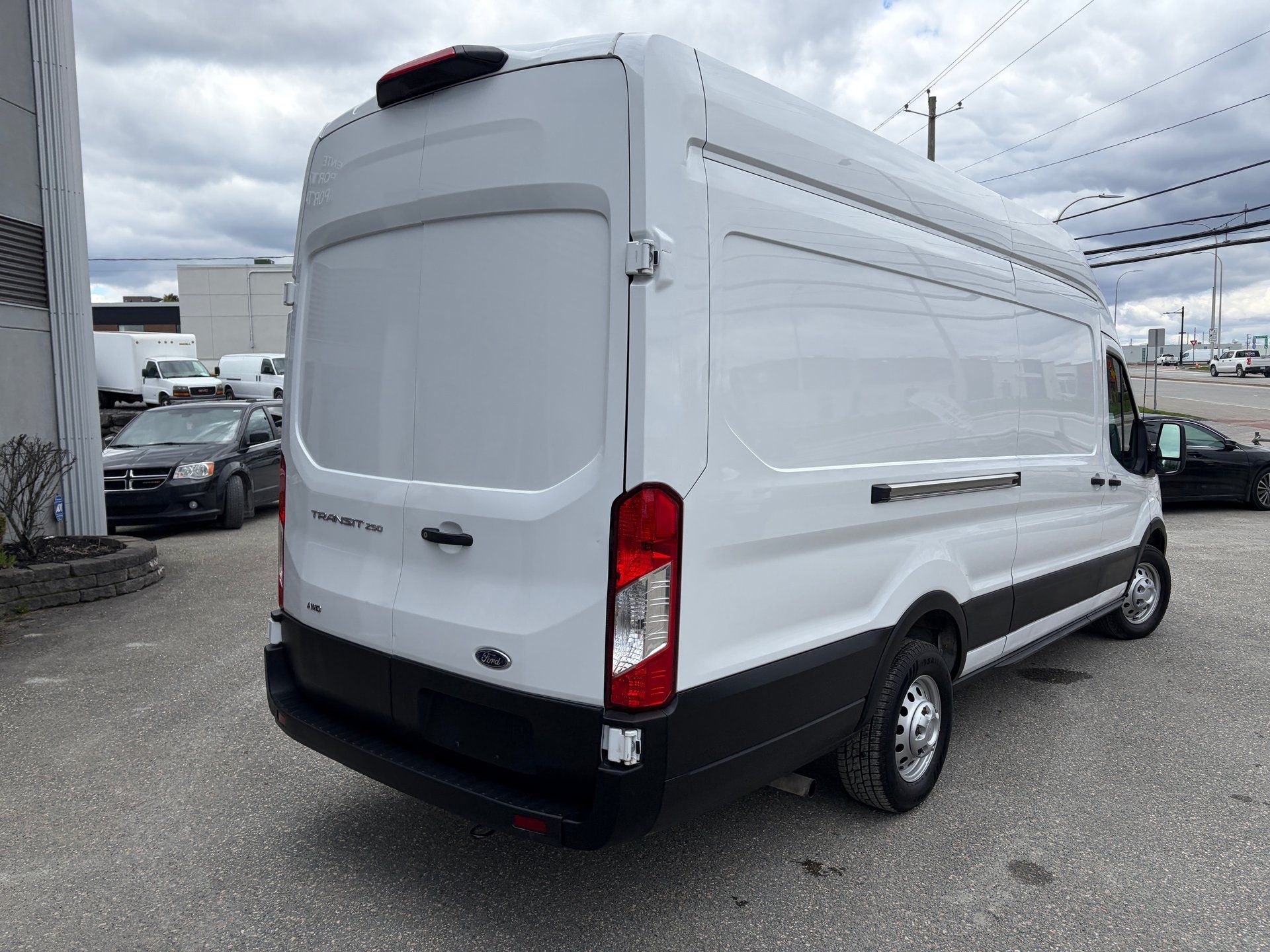 Ford Transit-250 Cargo Van 2023 - Thumbnail 5
