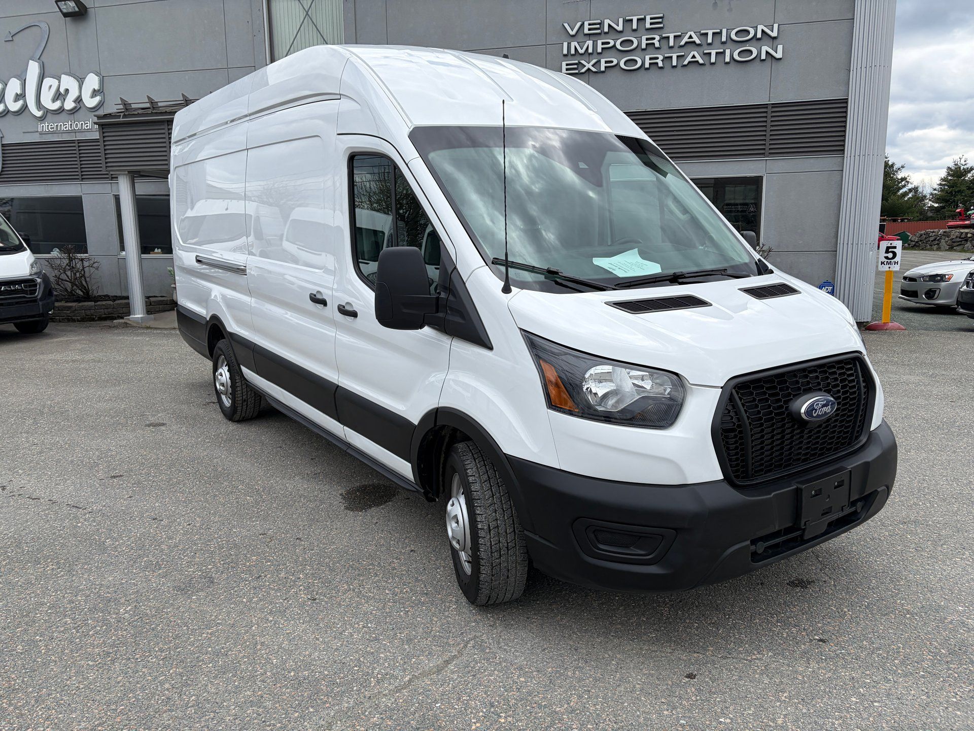 Ford Transit-250 Cargo Van 2023 - Thumbnail 7