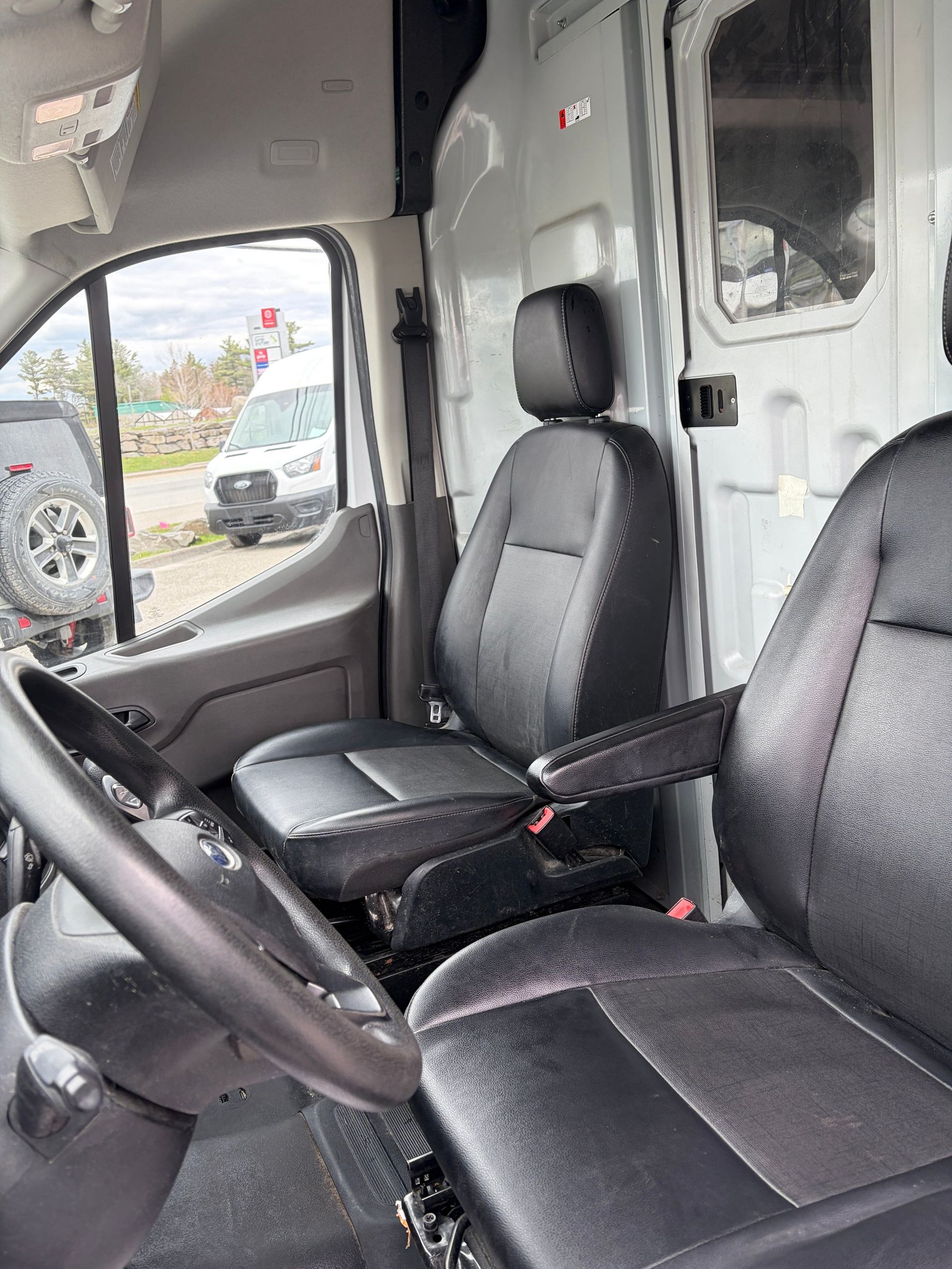 Ford Transit-250 Cargo Van 2023 - Thumbnail 9