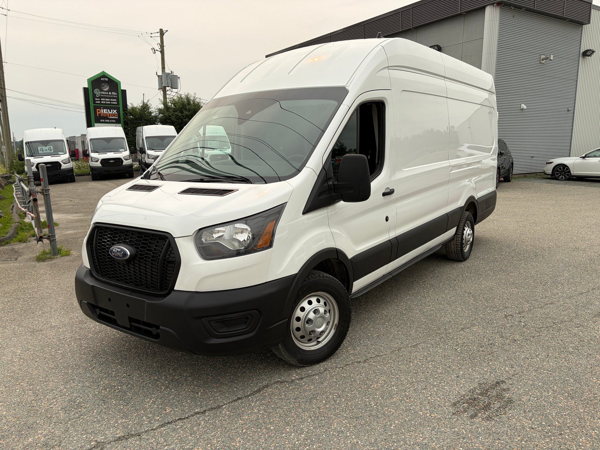 Ford Transit-250 Cargo Van 2023 - Thumbnail 1