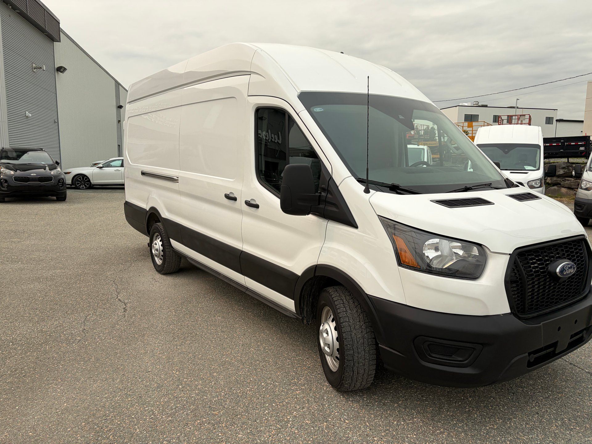 Ford Transit-250 Cargo Van 2023 - Thumbnail 6