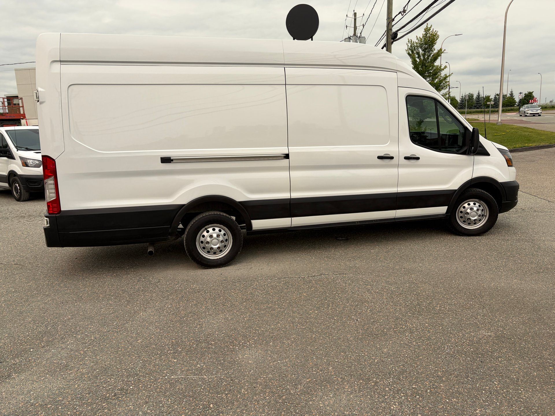 Ford Transit-250 Cargo Van 2023 - Thumbnail 8