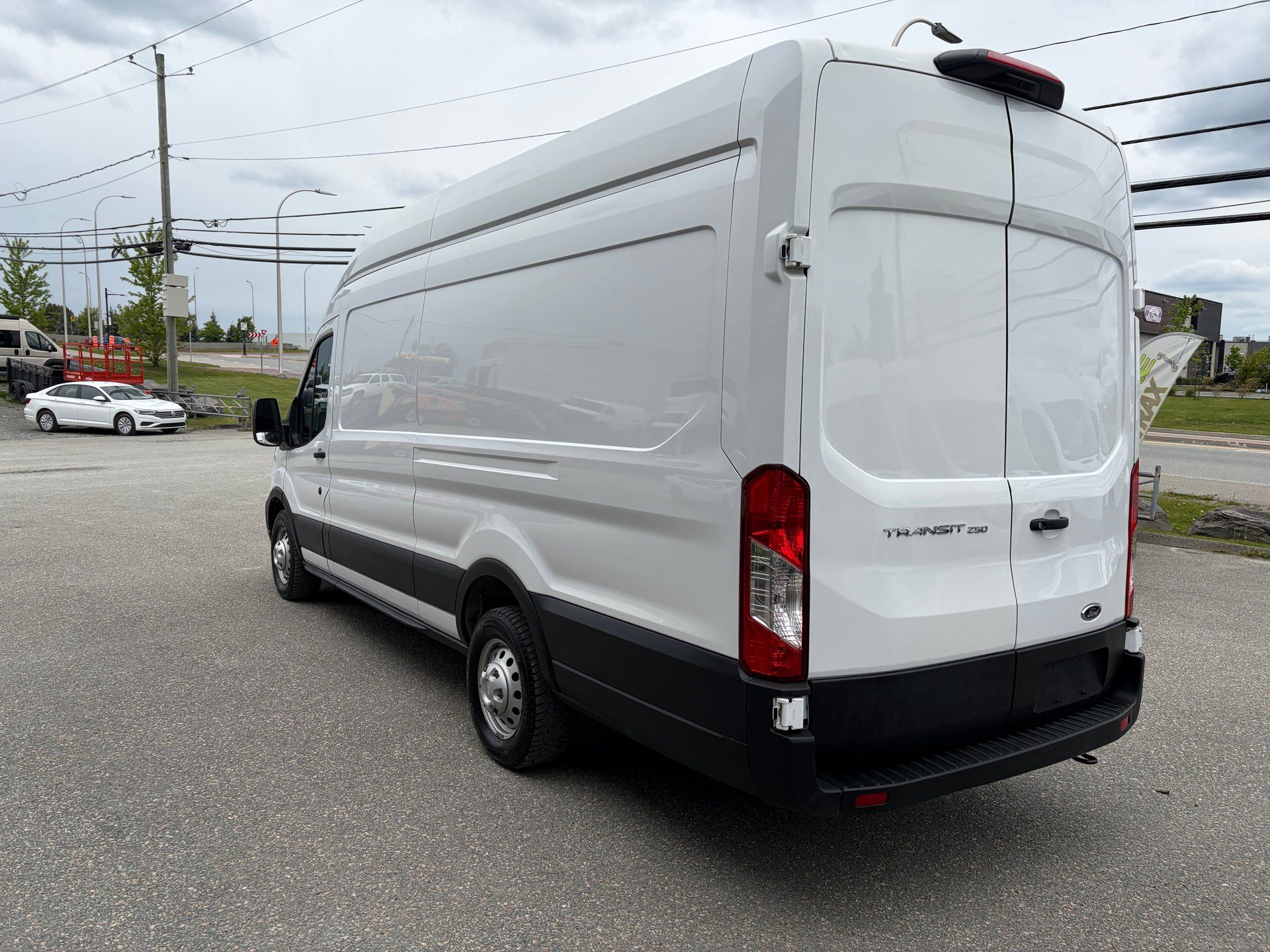 Ford Transit Van 2023 - Thumbnail 3